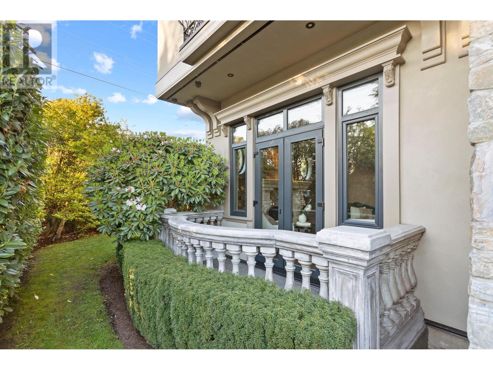 Listing Picture 2 of 30 : 1050 CLIFF AVENUE, Burnaby / 本拿比 - 魯藝地產 Yvonne Lu Group - MLS Medallion Club Member