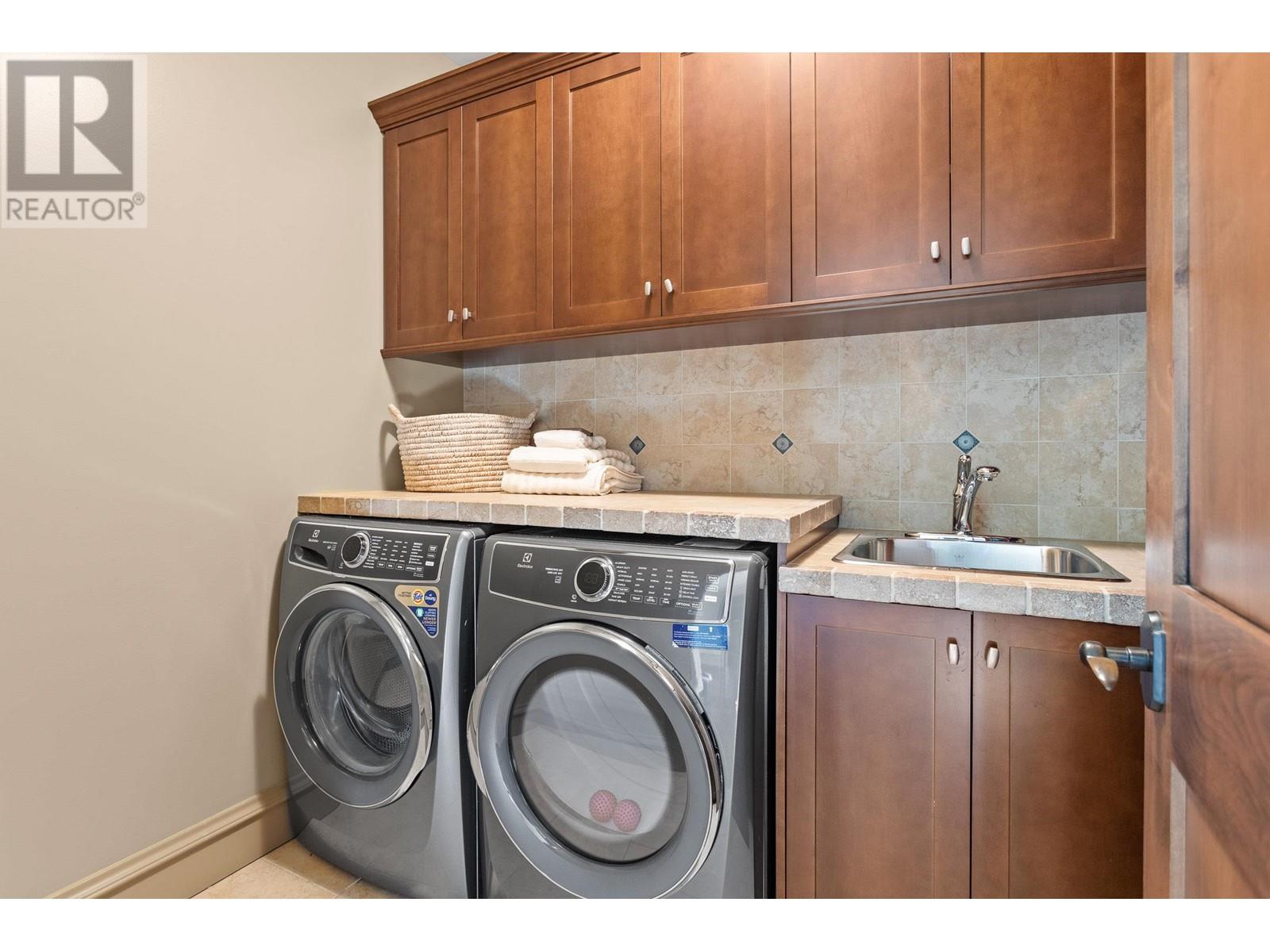 Listing Picture 20 of 30 : 1050 CLIFF AVENUE, Burnaby / 本拿比 - 魯藝地產 Yvonne Lu Group - MLS Medallion Club Member