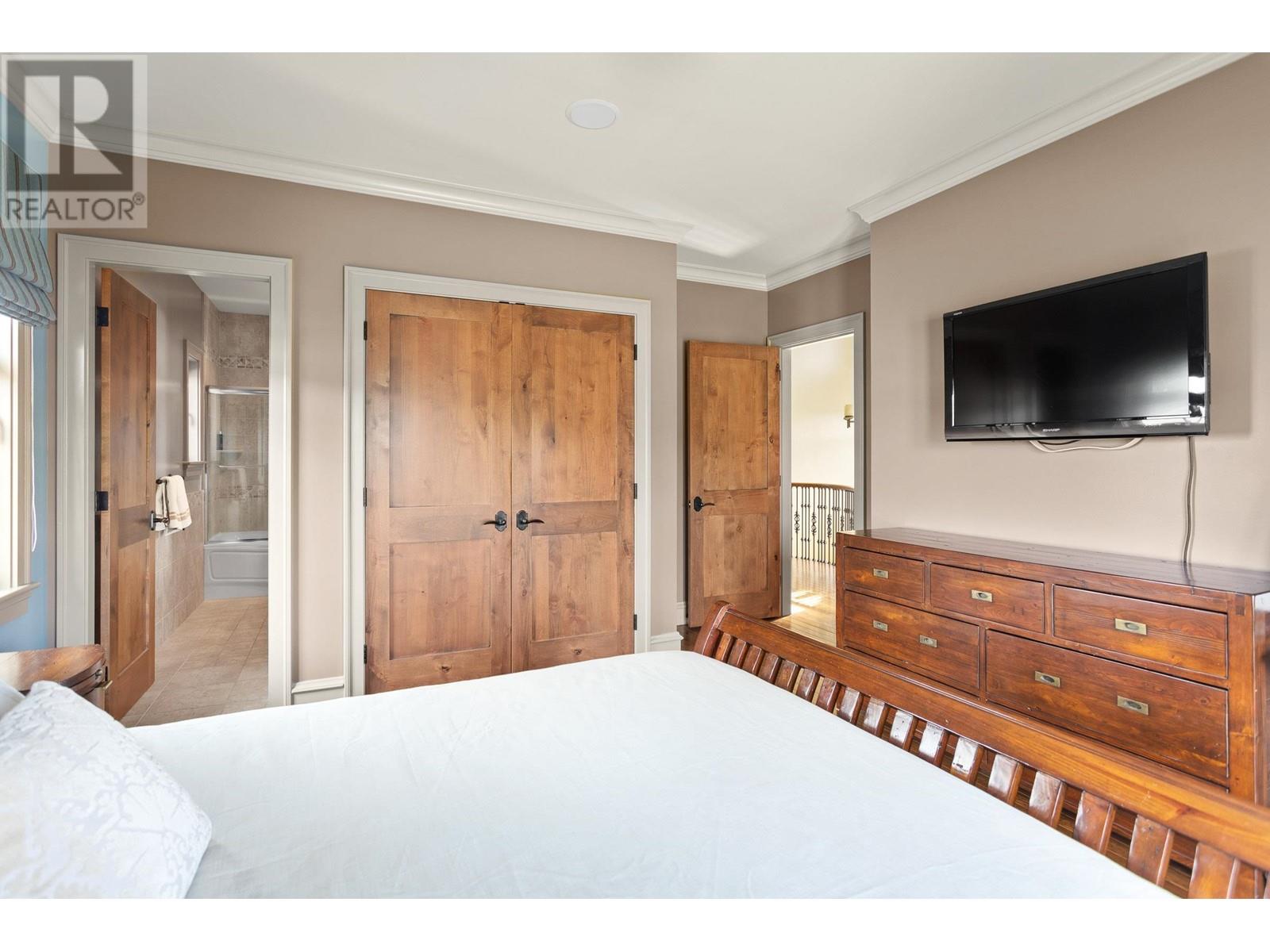 Listing Picture 22 of 30 : 1050 CLIFF AVENUE, Burnaby / 本拿比 - 魯藝地產 Yvonne Lu Group - MLS Medallion Club Member