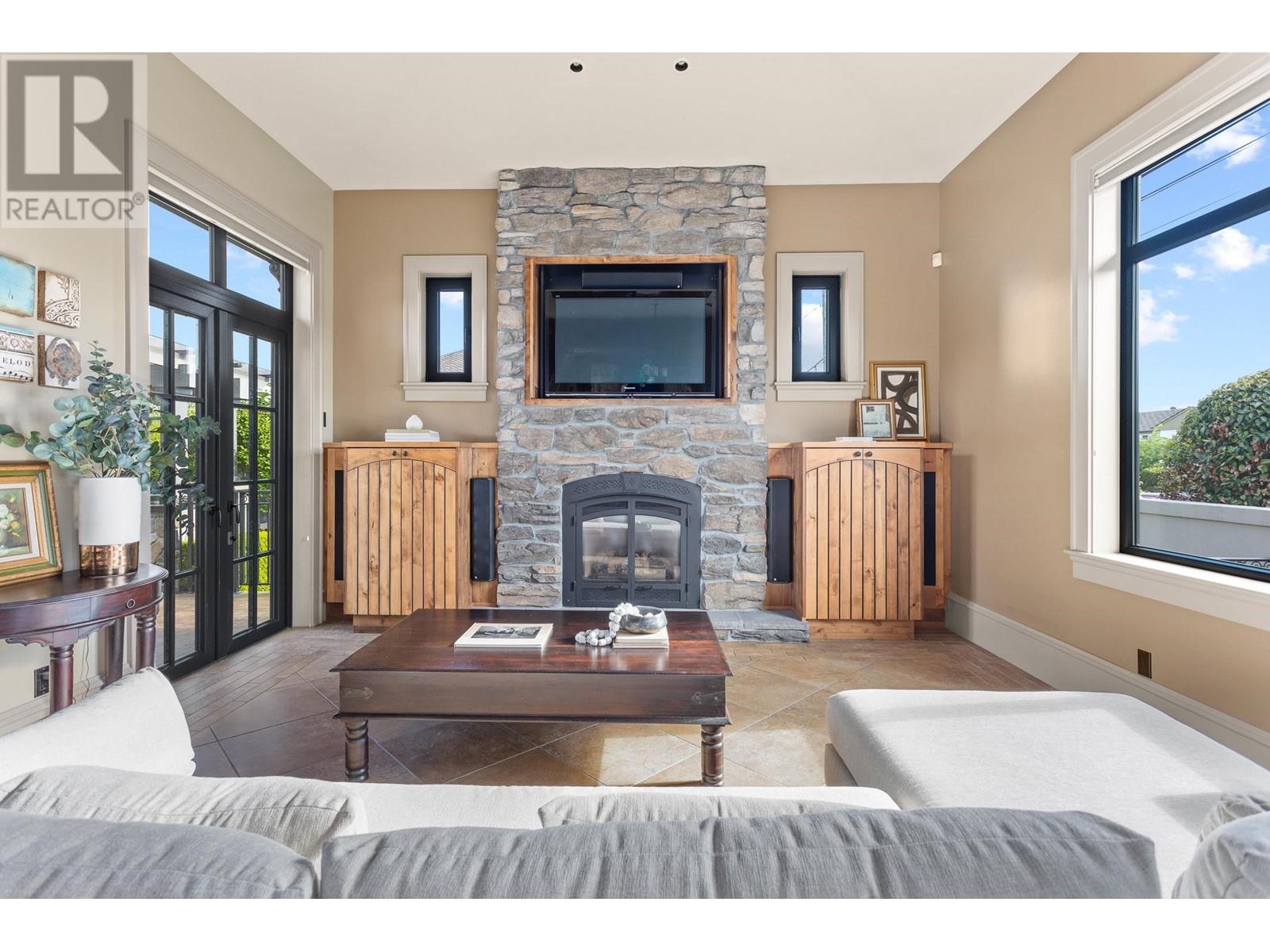 Listing Picture 9 of 30 : 1050 CLIFF AVENUE, Burnaby / 本拿比 - 魯藝地產 Yvonne Lu Group - MLS Medallion Club Member