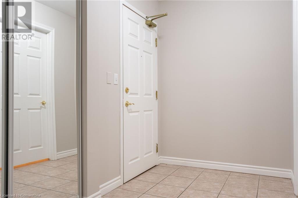 5188 Lakeshore Road Unit# 102, Burlington, Ontario  L7L 6P4 - Photo 6 - 40695032