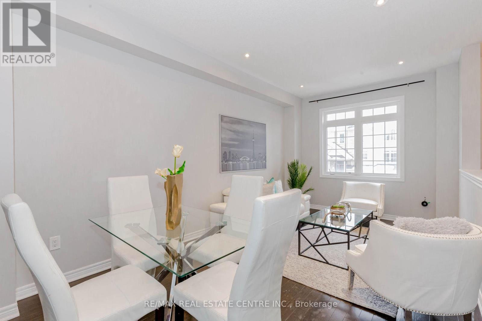 Property at 72 ROCKMAN CRESCENT image 4