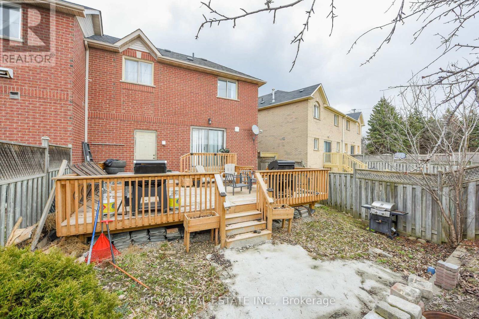 36 Fern Valley Crescent, Brampton, Ontario  L6R 1K7 - Photo 9 - W11949405