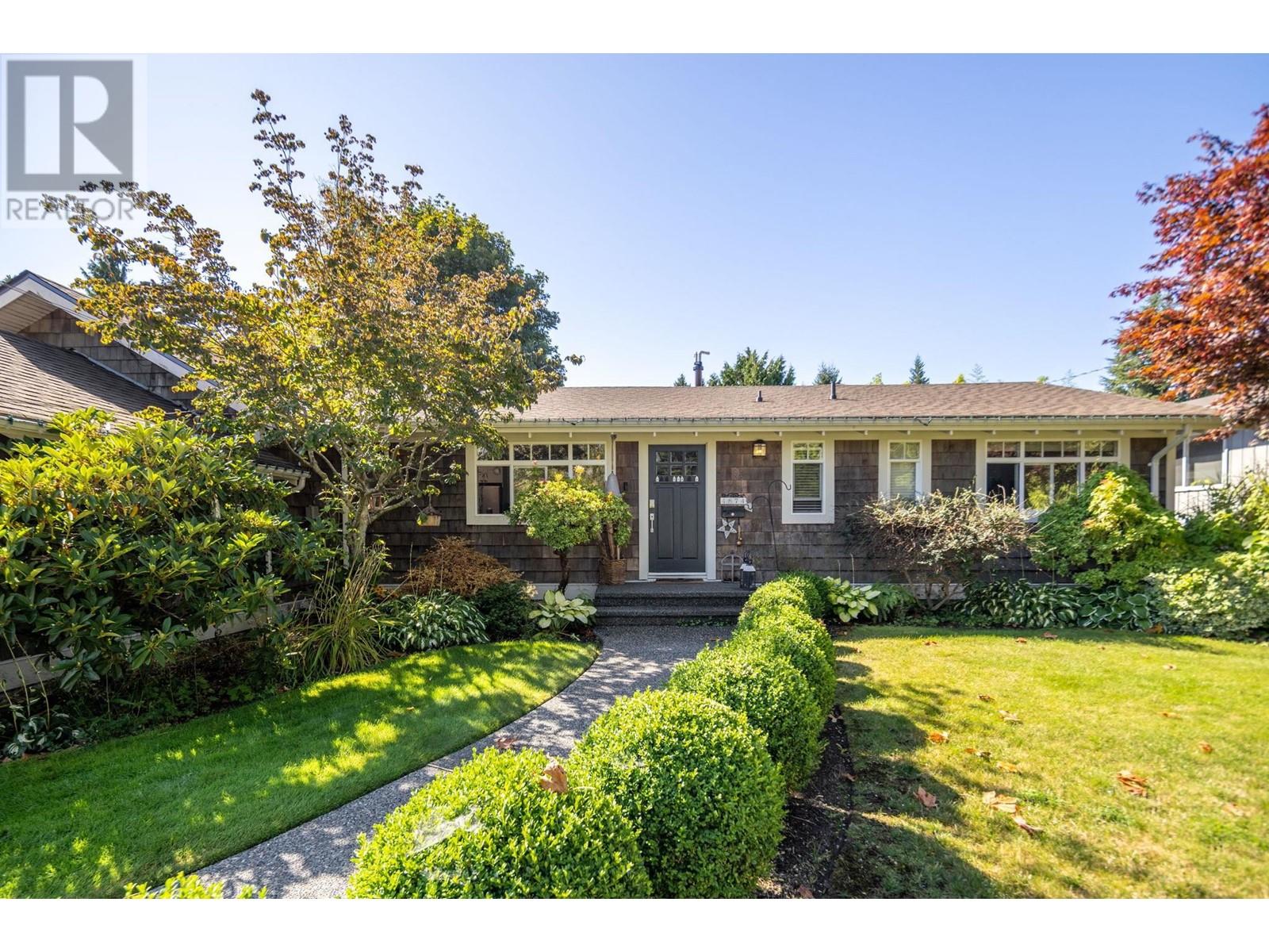 Property at 4874 11A AVENUE image 2
