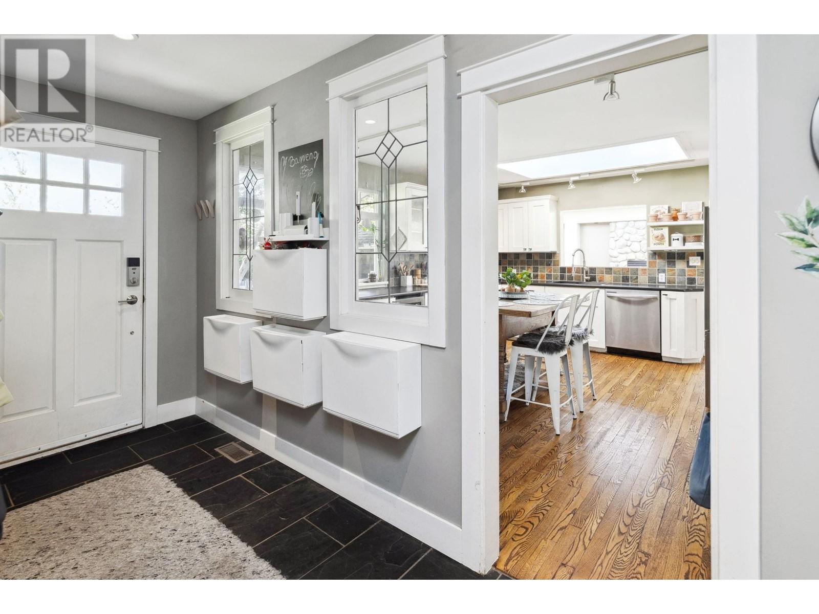 Property at 4874 11A AVENUE image 3