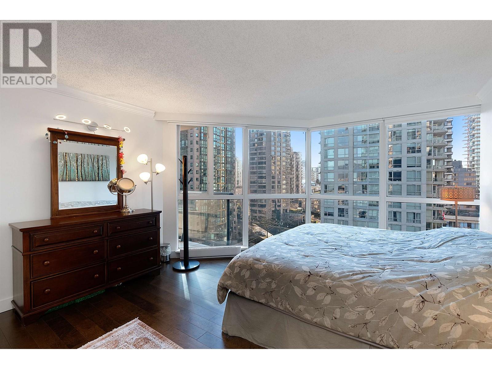 Listing Picture 31 of 37 : 1004 1415 W GEORGIA STREET, Vancouver / 溫哥華 - 魯藝地產 Yvonne Lu Group - MLS Medallion Club Member