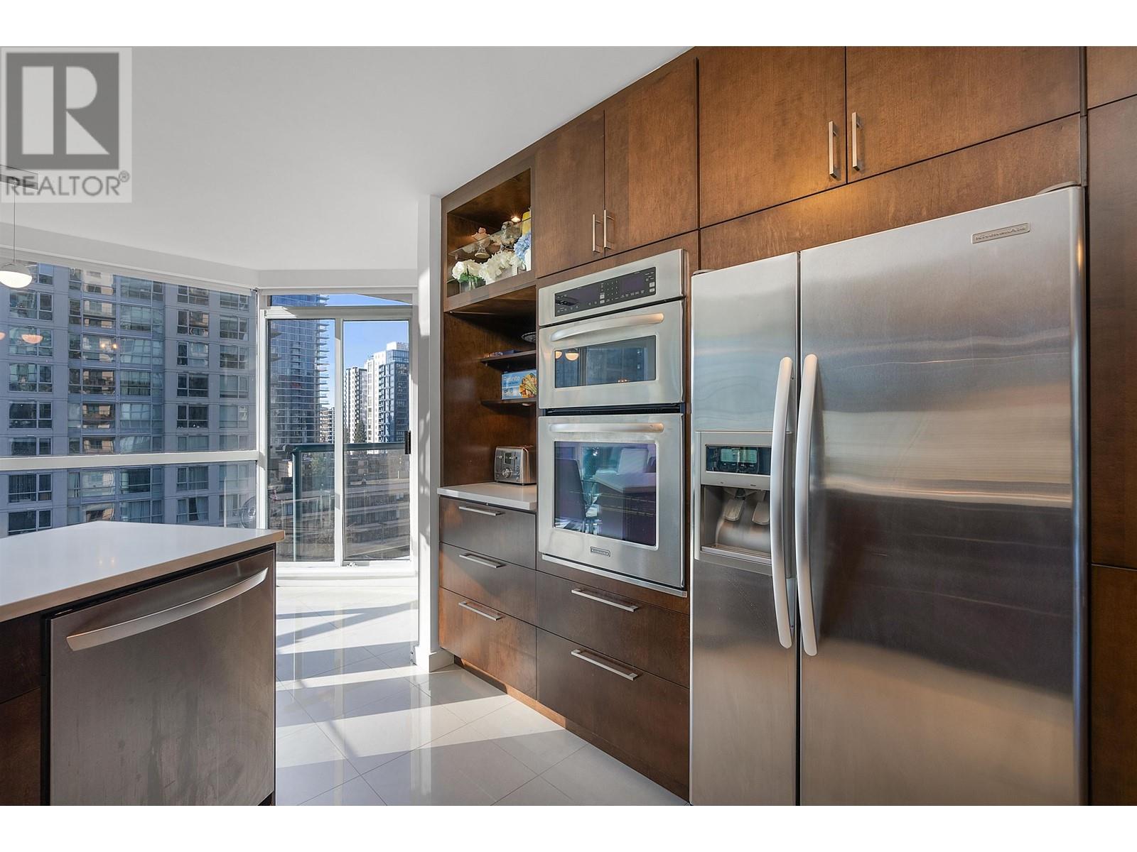 Listing Picture 18 of 37 : 1004 1415 W GEORGIA STREET, Vancouver / 溫哥華 - 魯藝地產 Yvonne Lu Group - MLS Medallion Club Member