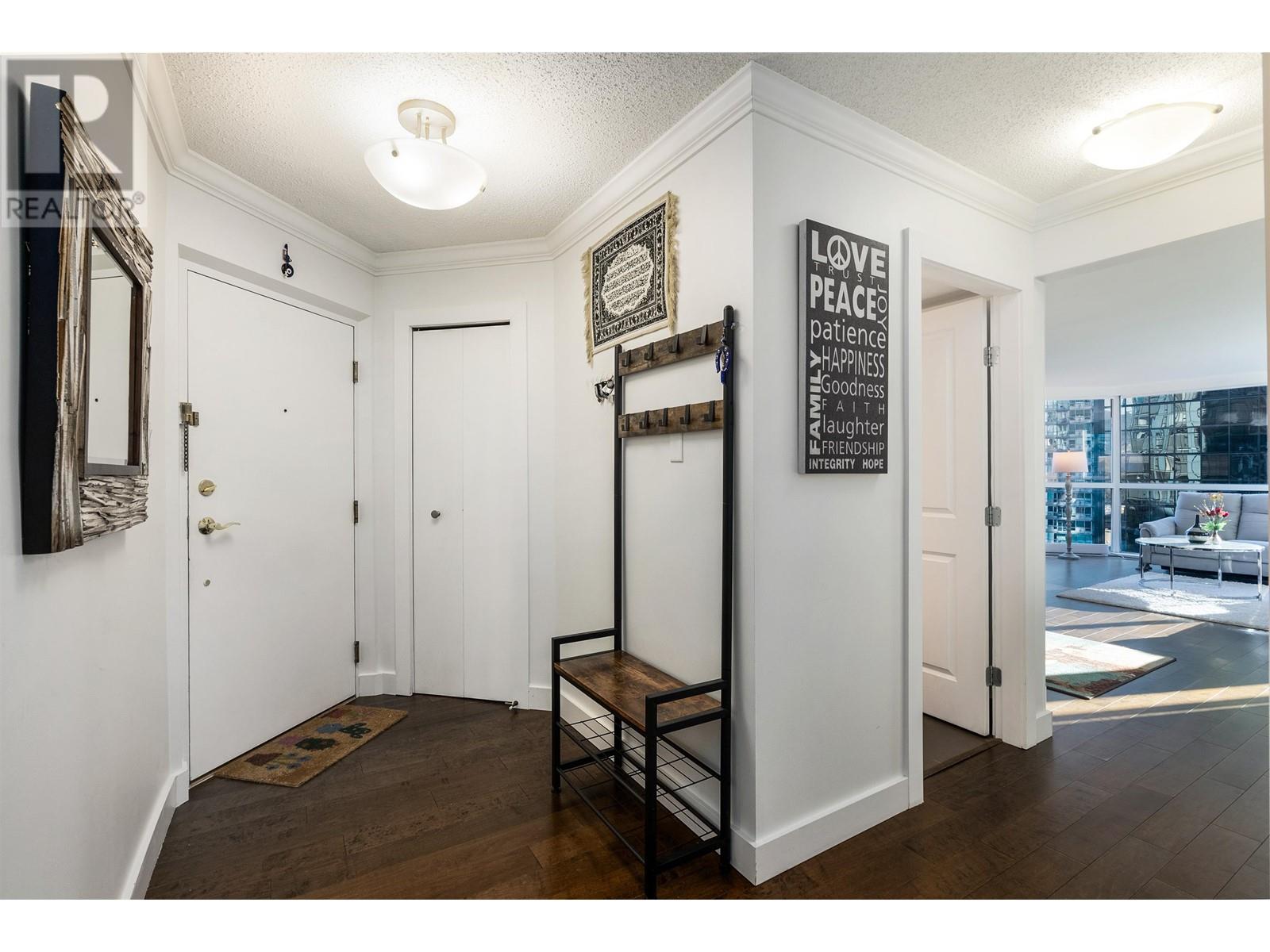 Listing Picture 2 of 37 : 1004 1415 W GEORGIA STREET, Vancouver / 溫哥華 - 魯藝地產 Yvonne Lu Group - MLS Medallion Club Member