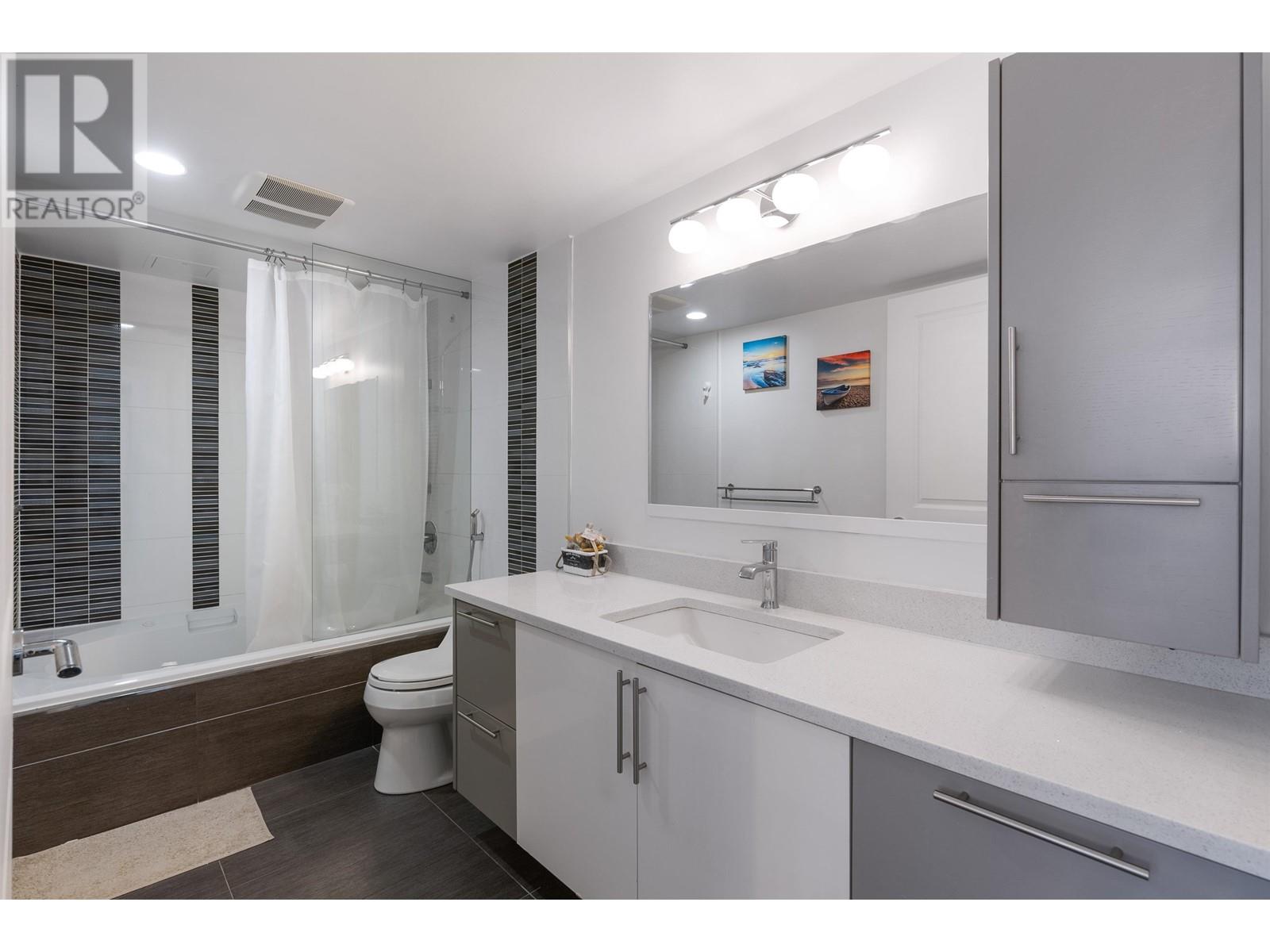 Listing Picture 34 of 37 : 1004 1415 W GEORGIA STREET, Vancouver / 溫哥華 - 魯藝地產 Yvonne Lu Group - MLS Medallion Club Member