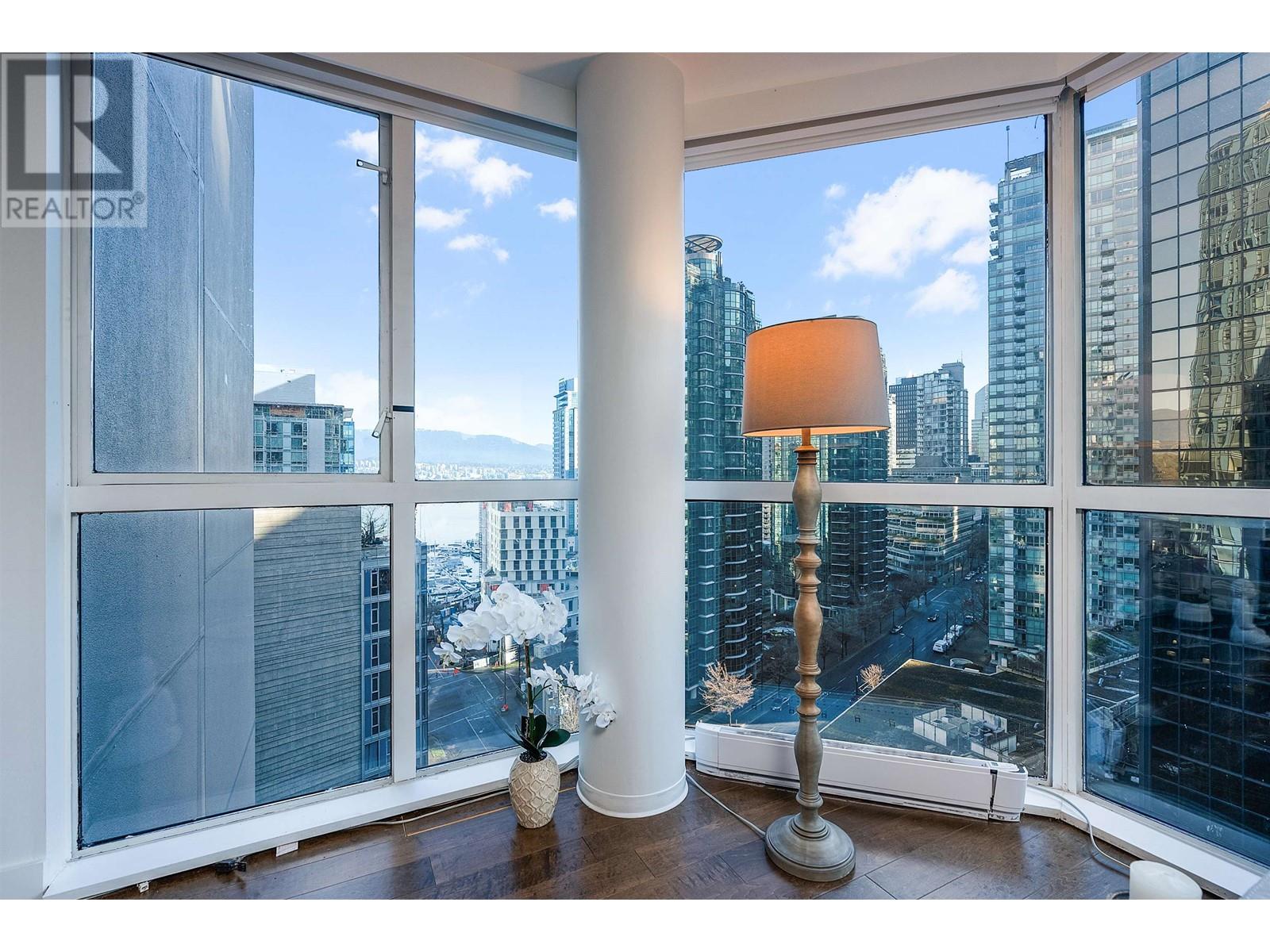 Listing Picture 7 of 37 : 1004 1415 W GEORGIA STREET, Vancouver / 溫哥華 - 魯藝地產 Yvonne Lu Group - MLS Medallion Club Member