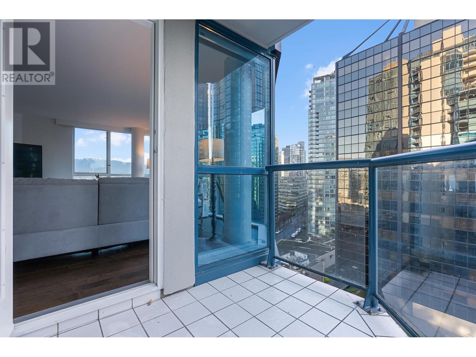 Listing Picture 12 of 37 : 1004 1415 W GEORGIA STREET, Vancouver / 溫哥華 - 魯藝地產 Yvonne Lu Group - MLS Medallion Club Member