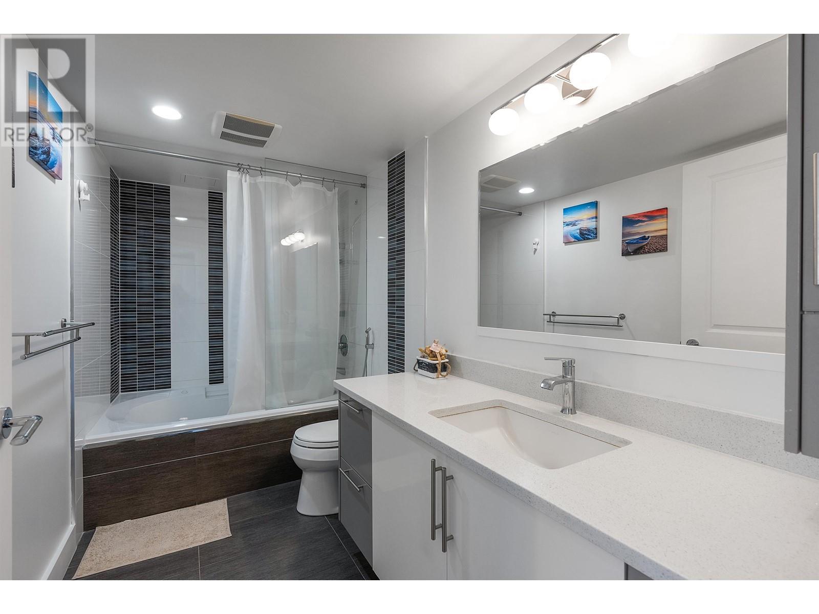 Listing Picture 33 of 37 : 1004 1415 W GEORGIA STREET, Vancouver / 溫哥華 - 魯藝地產 Yvonne Lu Group - MLS Medallion Club Member