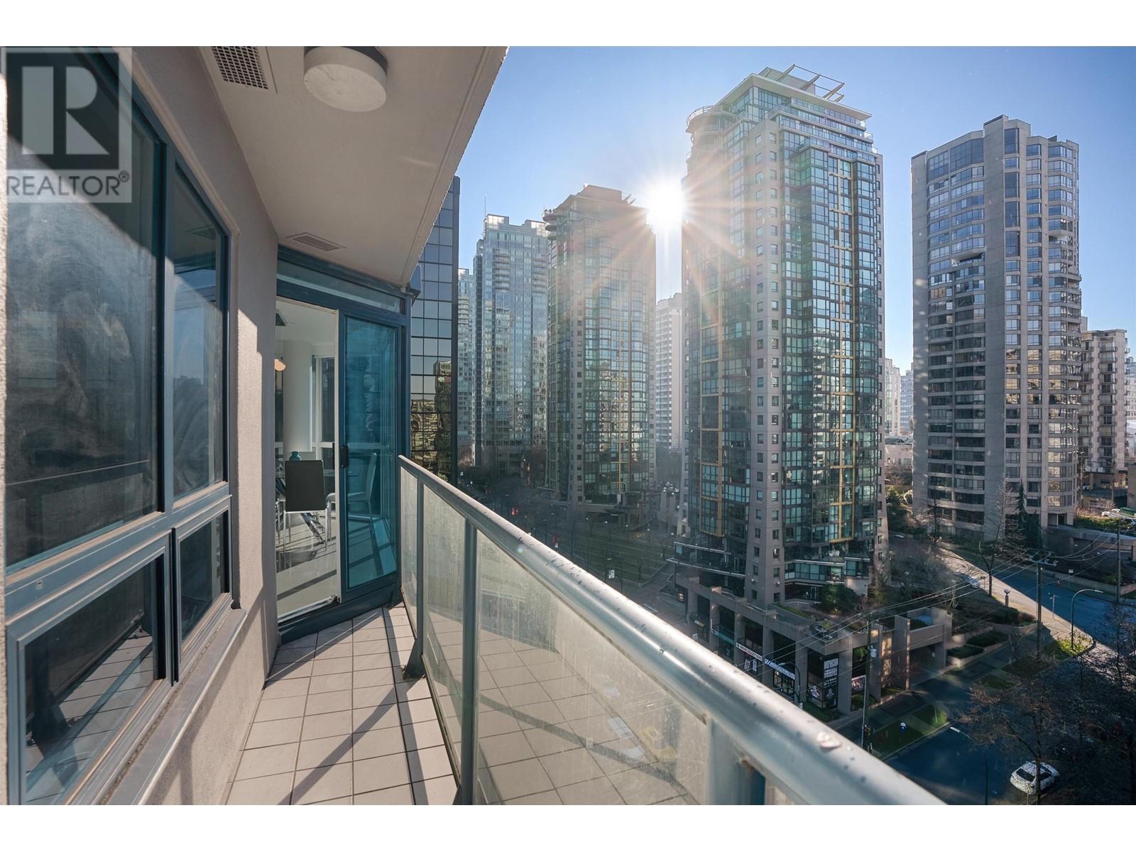 Listing Picture 27 of 37 : 1004 1415 W GEORGIA STREET, Vancouver / 溫哥華 - 魯藝地產 Yvonne Lu Group - MLS Medallion Club Member
