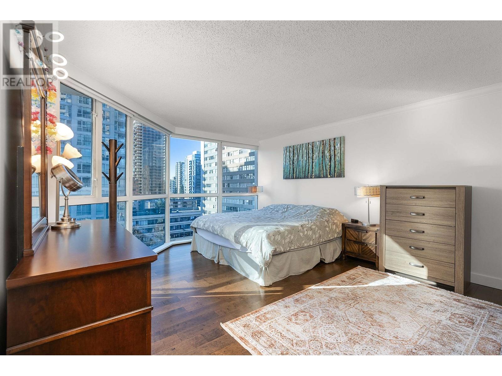 Listing Picture 29 of 37 : 1004 1415 W GEORGIA STREET, Vancouver / 溫哥華 - 魯藝地產 Yvonne Lu Group - MLS Medallion Club Member