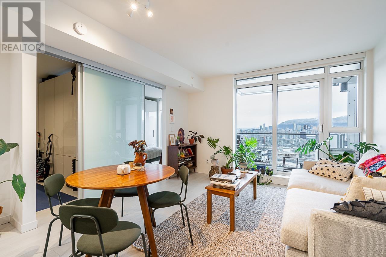 Listing Picture 10 of 20 : 1611 285 E 10TH AVENUE, Vancouver / 溫哥華 - 魯藝地產 Yvonne Lu Group - MLS Medallion Club Member