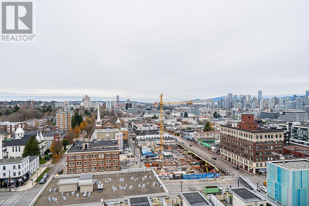 Listing Picture 2 of 20 : 1611 285 E 10TH AVENUE, Vancouver / 溫哥華 - 魯藝地產 Yvonne Lu Group - MLS Medallion Club Member