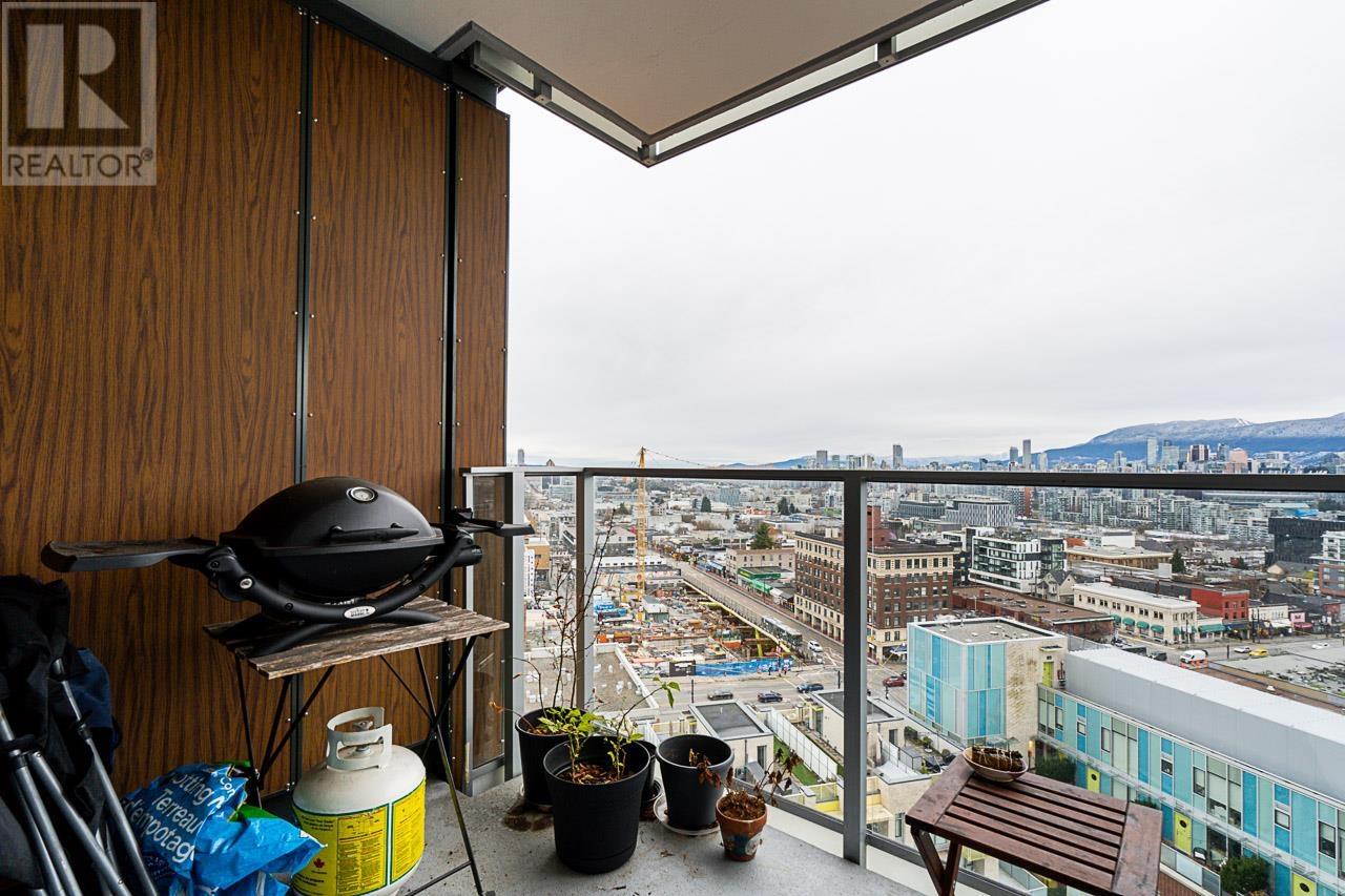 Listing Picture 4 of 20 : 1611 285 E 10TH AVENUE, Vancouver / 溫哥華 - 魯藝地產 Yvonne Lu Group - MLS Medallion Club Member