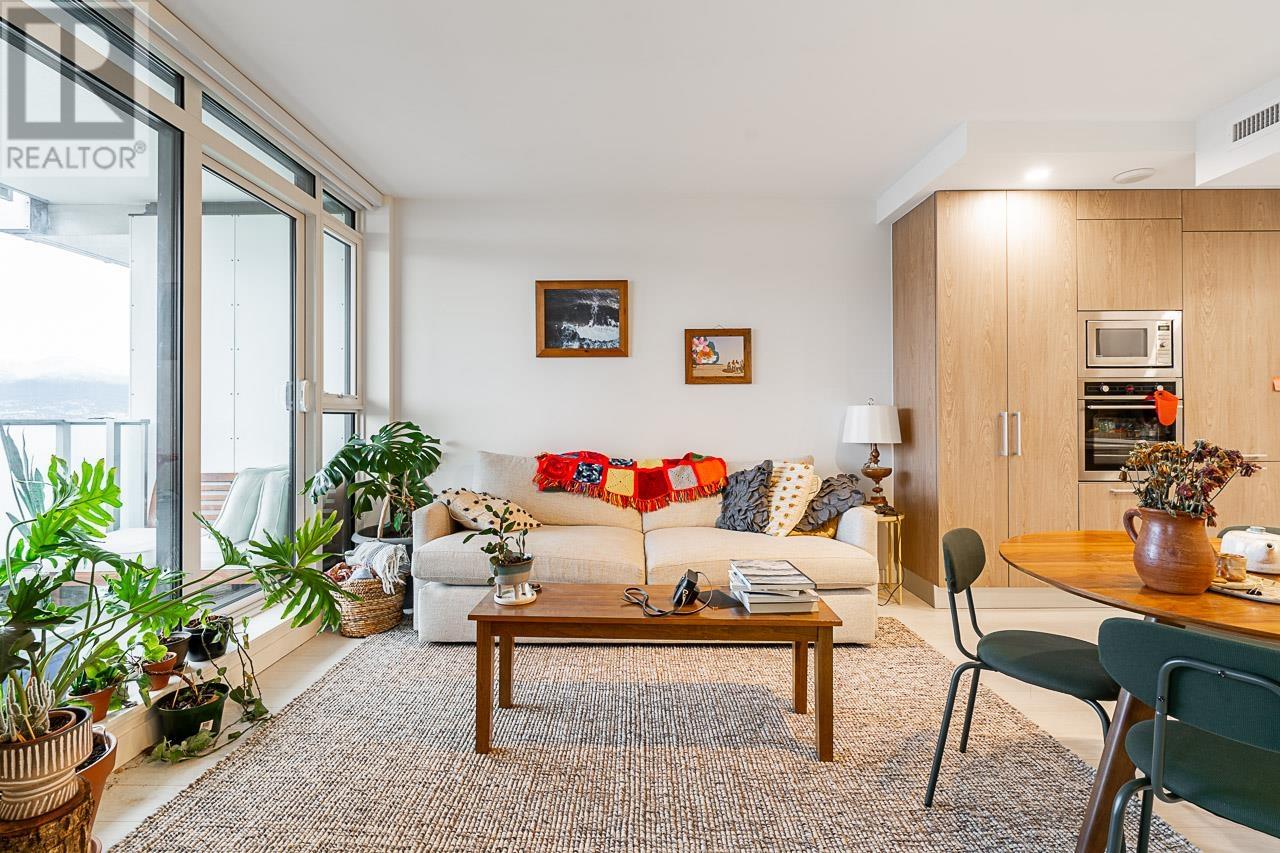 Listing Picture 5 of 20 : 1611 285 E 10TH AVENUE, Vancouver / 溫哥華 - 魯藝地產 Yvonne Lu Group - MLS Medallion Club Member