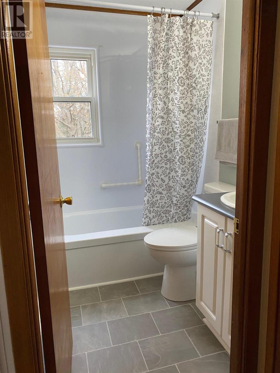 82 South Albion Street, Amherst, Nova Scotia  B4H 2W9 - Photo 16 - 202502057