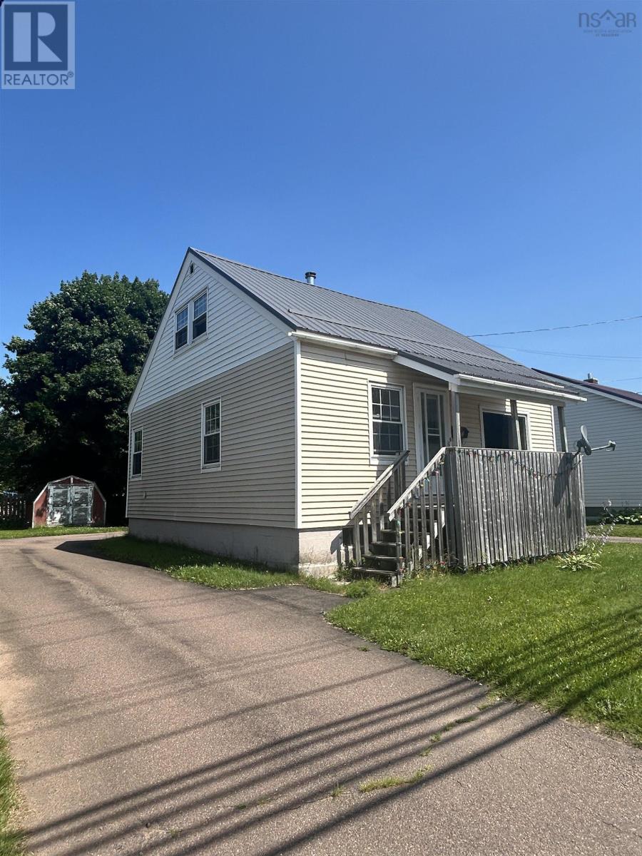 82 South Albion Street, Amherst, Nova Scotia  B4H 2W9 - Photo 2 - 202502057