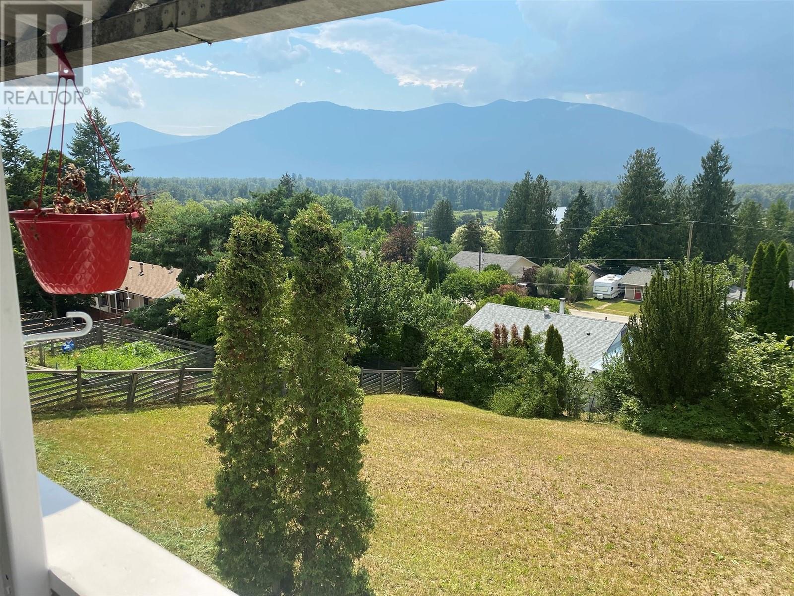 601 7th Avenue S, Creston, British Columbia V0B 1G3 - Photo 7 - 10334011