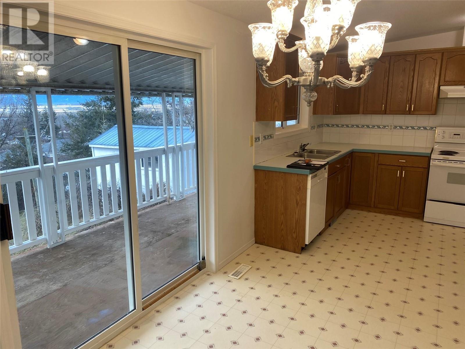 601 7th Avenue S, Creston, British Columbia V0B 1G3 - Photo 18 - 10334011