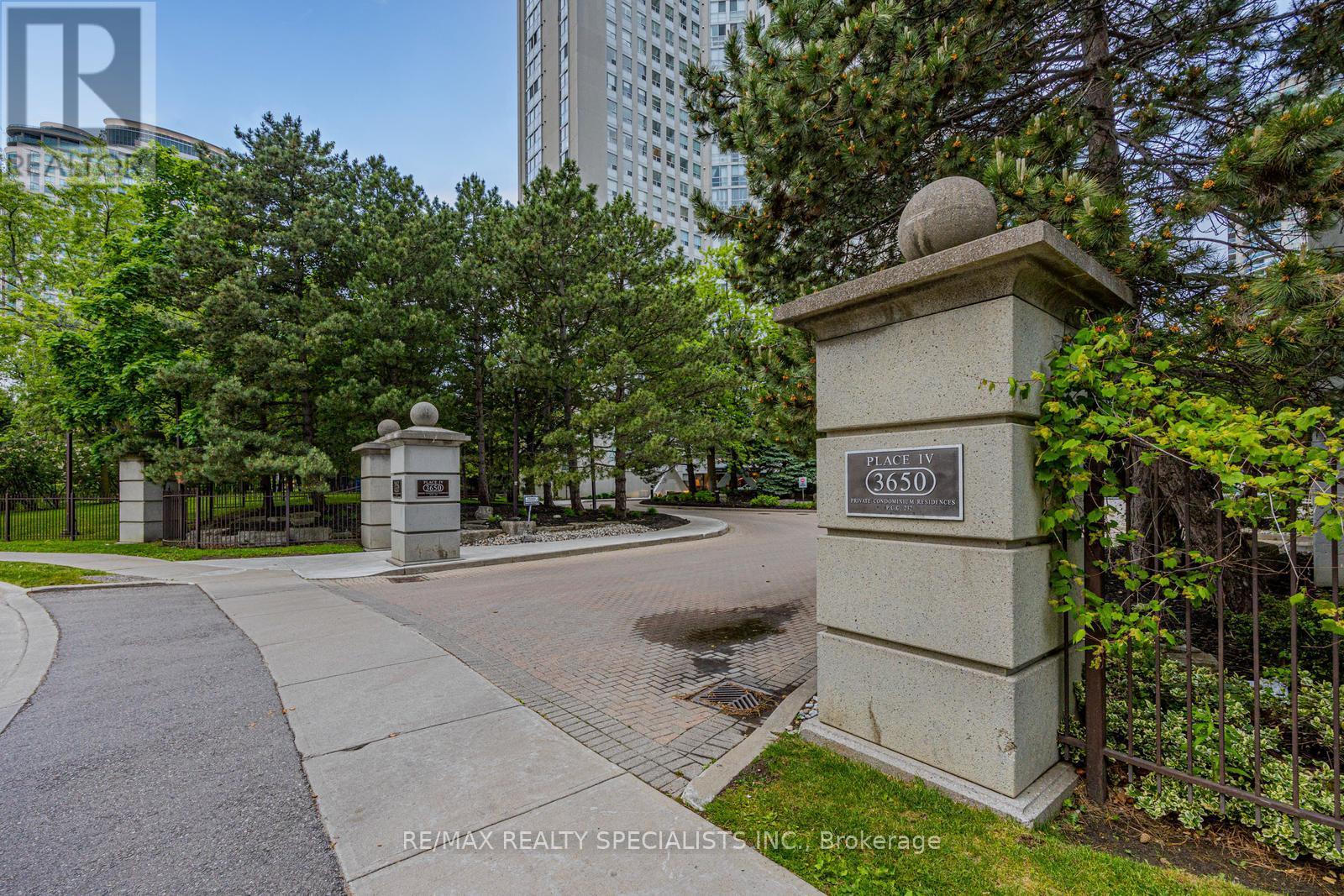 2301 - 3650 Kaneff Crescent, Mississauga, Ontario  L5A 4A1 - Photo 3 - W11949691