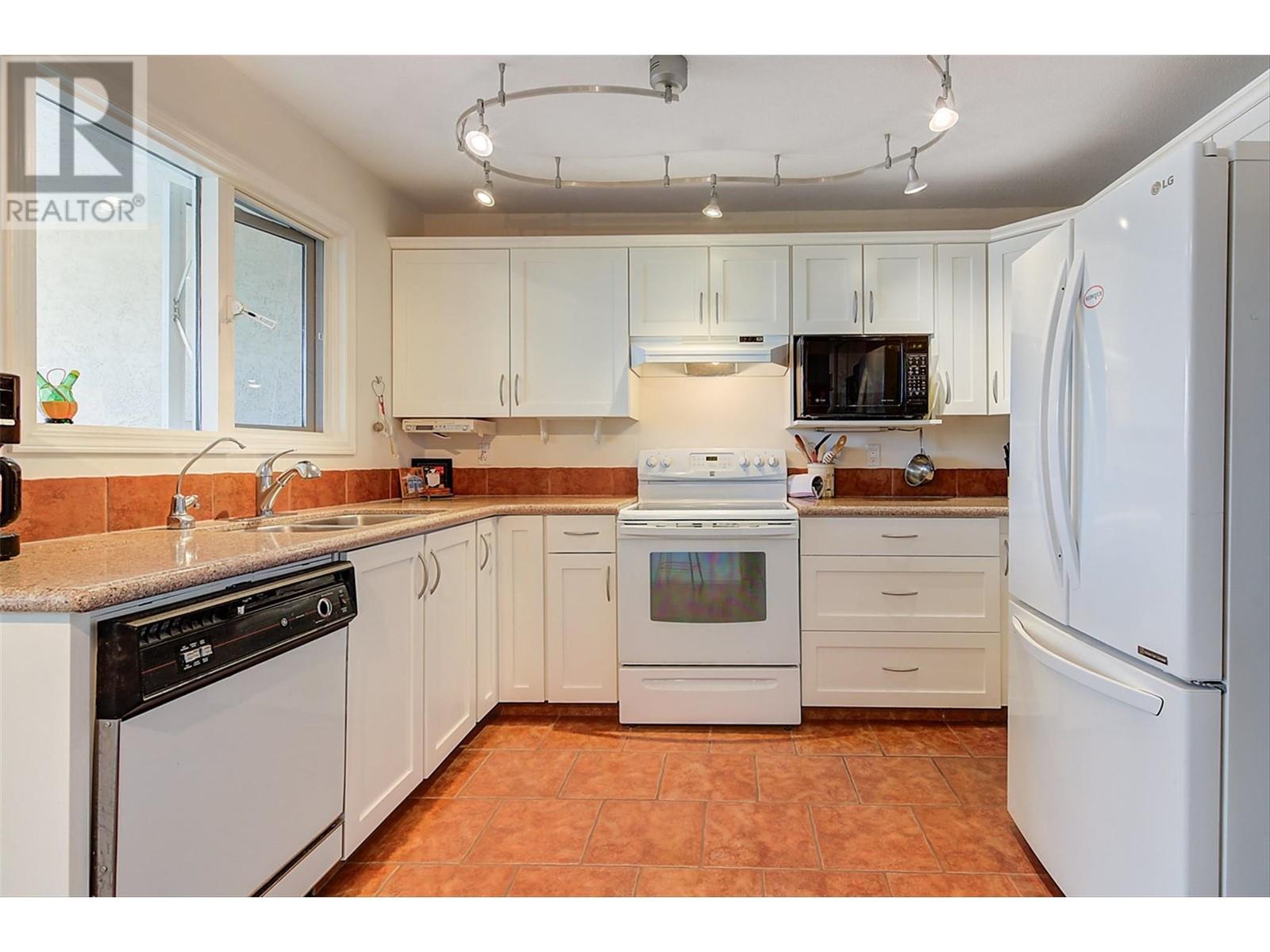 4470 Ponderosa Drive Unit# 103, Peachland, British Columbia  V0H 1X5 - Photo 9 - 10333754