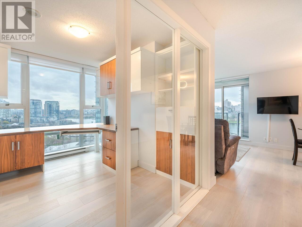 Listing Picture 8 of 25 : 1201 455 BEACH CRESCENT, Vancouver / 溫哥華 - 魯藝地產 Yvonne Lu Group - MLS Medallion Club Member