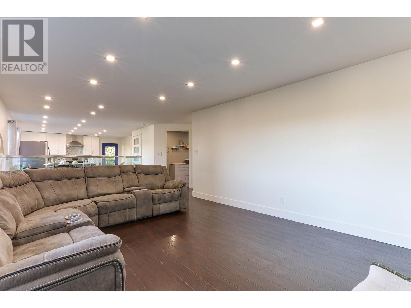 22764 124 Avenue, Maple Ridge, British Columbia  V2X 4K1 - Photo 3 - R2962147