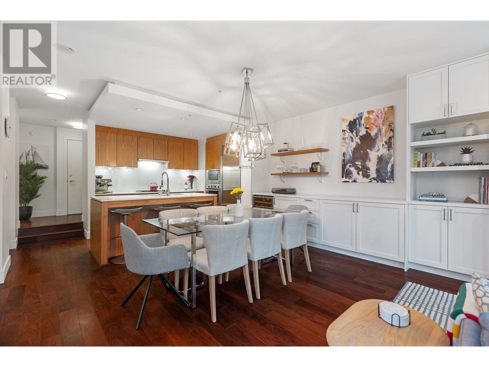 Listing Picture 11 of 27 : 1689 W 8TH AVENUE, Vancouver / 溫哥華 - 魯藝地產 Yvonne Lu Group - MLS Medallion Club Member