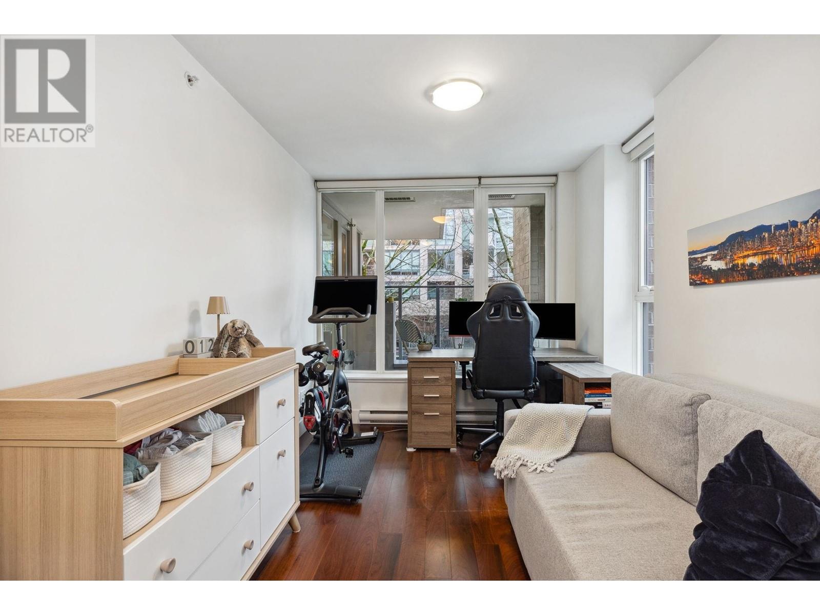 Listing Picture 20 of 27 : 1689 W 8TH AVENUE, Vancouver / 溫哥華 - 魯藝地產 Yvonne Lu Group - MLS Medallion Club Member