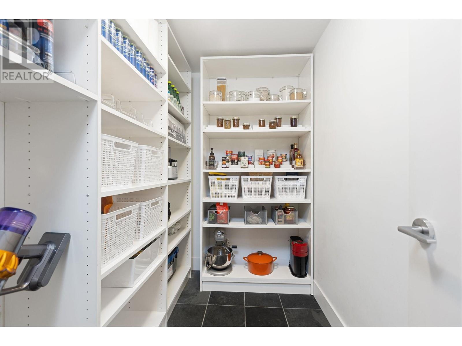 Listing Picture 12 of 27 : 1689 W 8TH AVENUE, Vancouver / 溫哥華 - 魯藝地產 Yvonne Lu Group - MLS Medallion Club Member