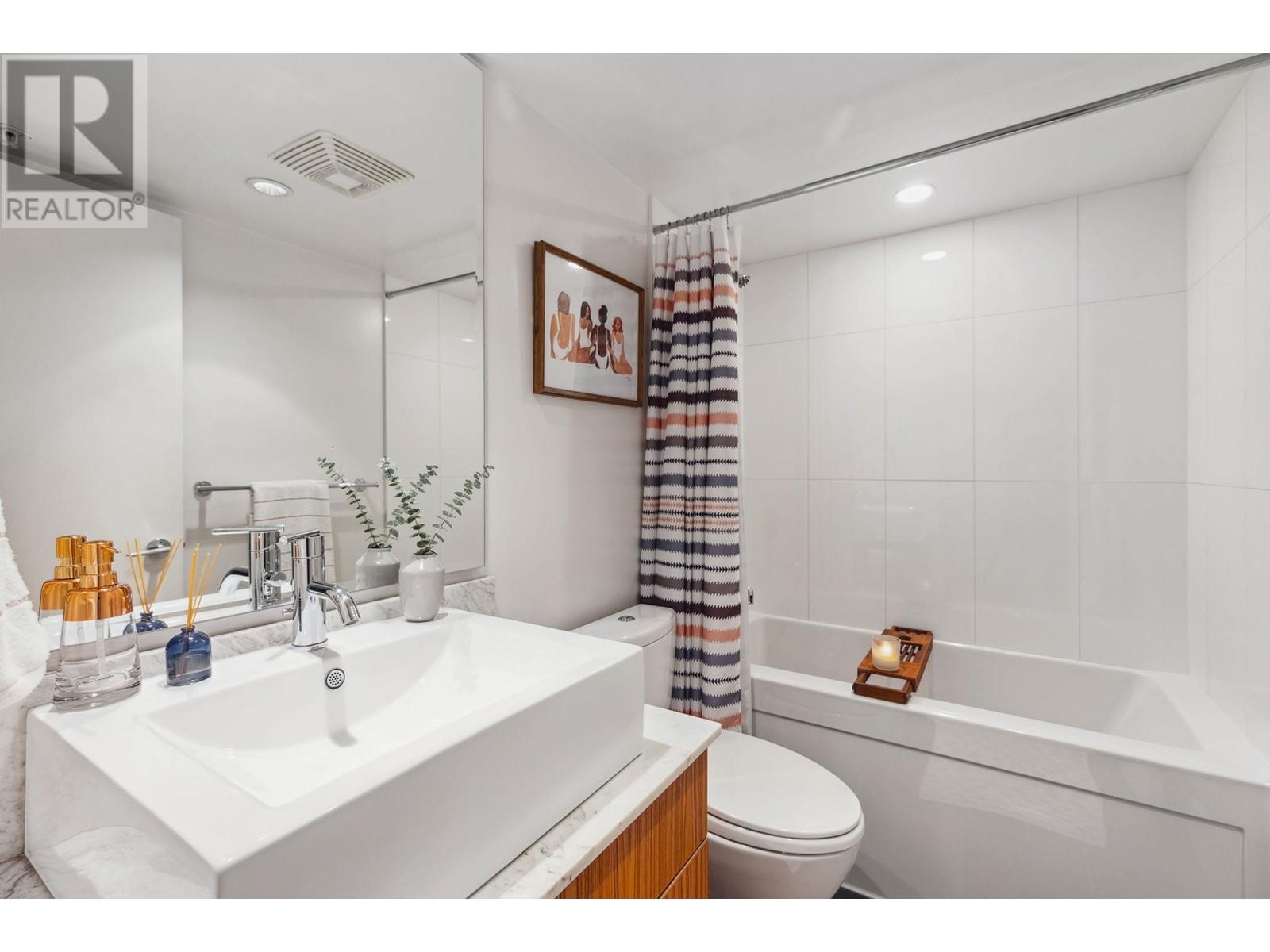 Listing Picture 21 of 27 : 1689 W 8TH AVENUE, Vancouver / 溫哥華 - 魯藝地產 Yvonne Lu Group - MLS Medallion Club Member