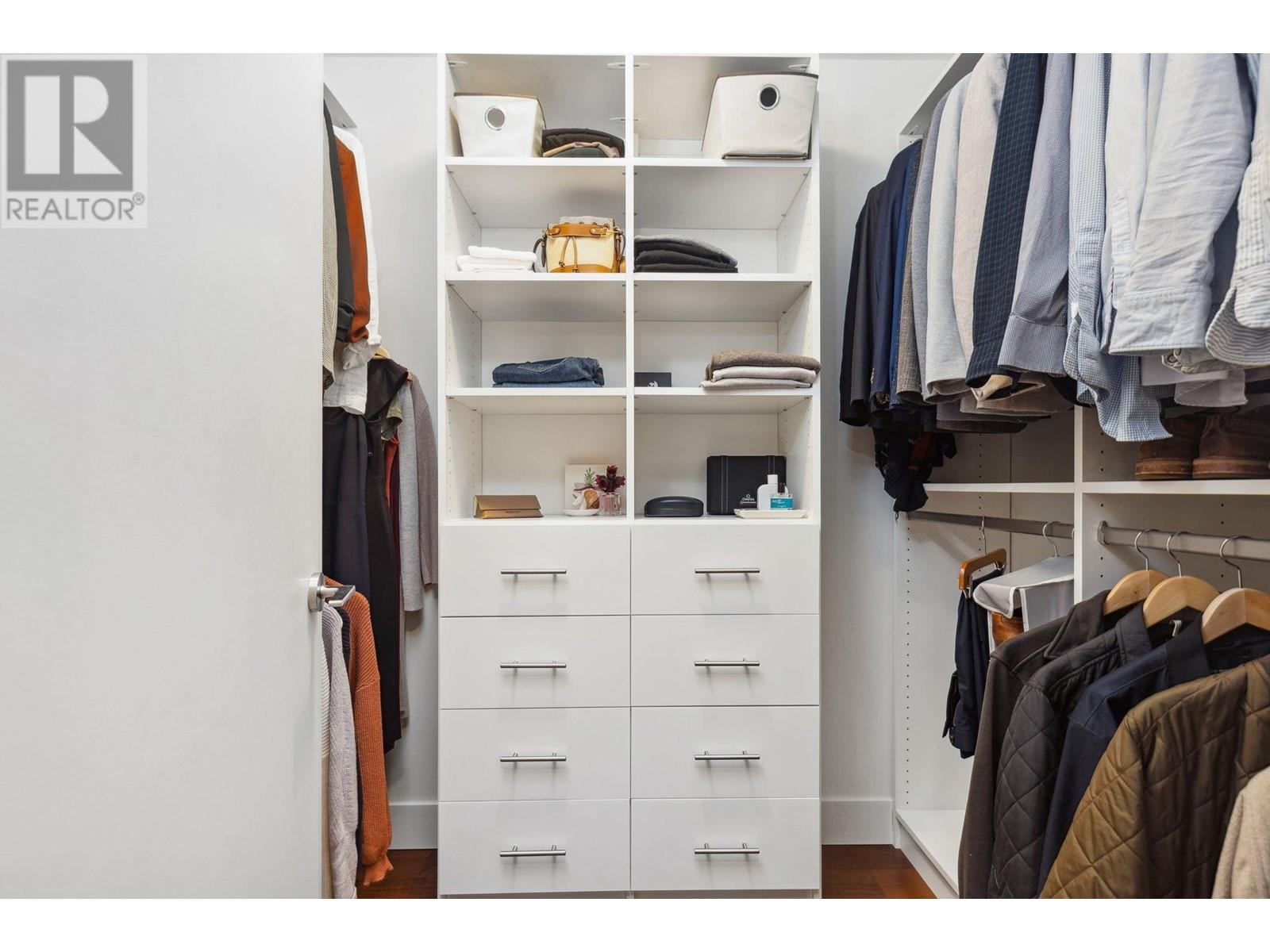 Listing Picture 17 of 27 : 1689 W 8TH AVENUE, Vancouver / 溫哥華 - 魯藝地產 Yvonne Lu Group - MLS Medallion Club Member