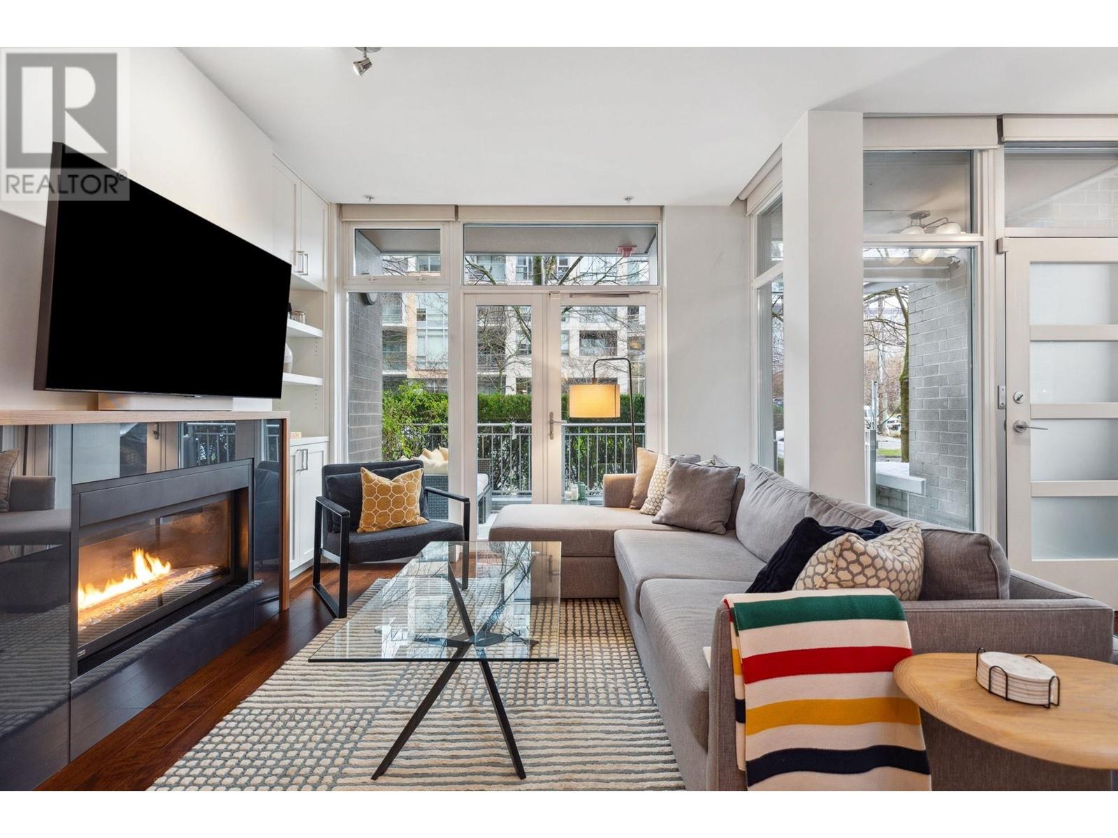 1689 W 8TH AVENUE, Vancouver