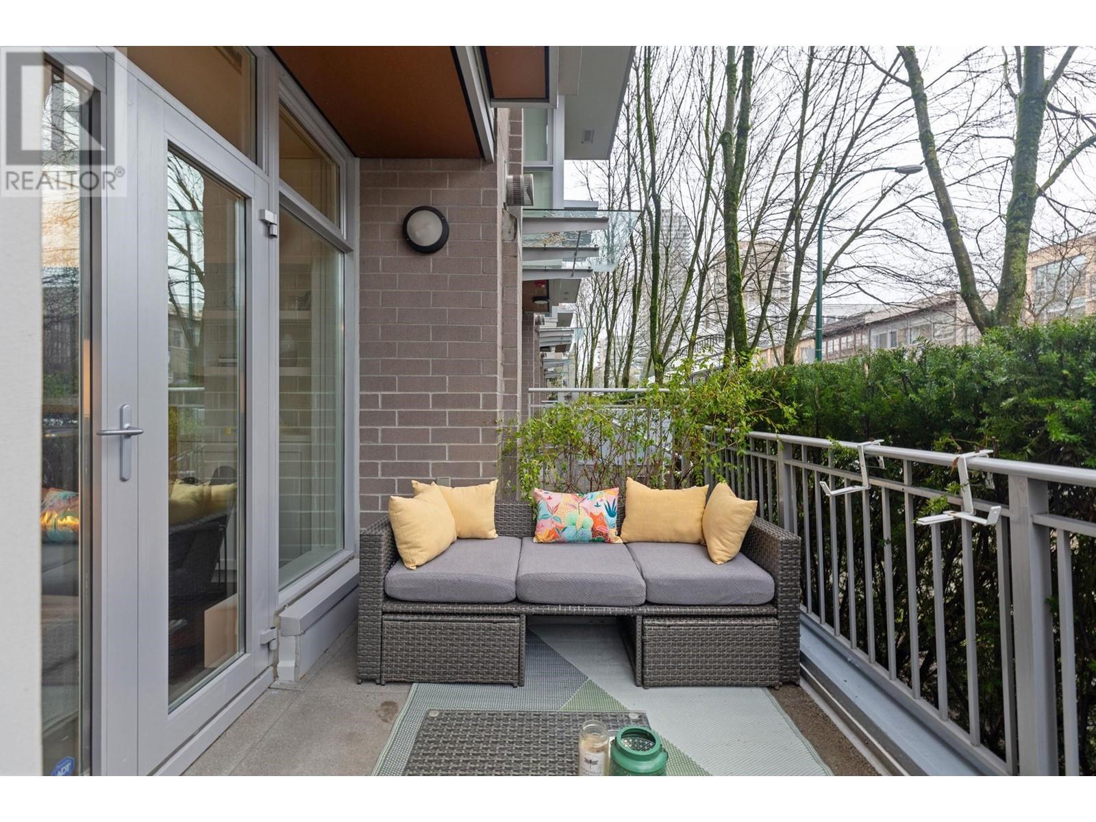 Listing Picture 22 of 27 : 1689 W 8TH AVENUE, Vancouver / 溫哥華 - 魯藝地產 Yvonne Lu Group - MLS Medallion Club Member