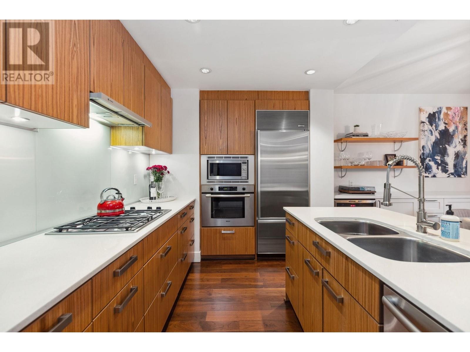 Listing Picture 6 of 27 : 1689 W 8TH AVENUE, Vancouver / 溫哥華 - 魯藝地產 Yvonne Lu Group - MLS Medallion Club Member