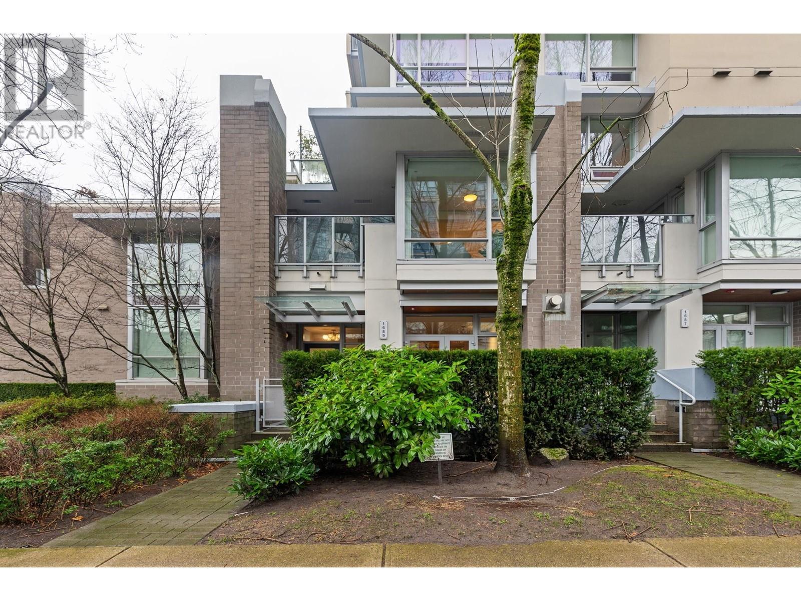 Listing Picture 23 of 27 : 1689 W 8TH AVENUE, Vancouver / 溫哥華 - 魯藝地產 Yvonne Lu Group - MLS Medallion Club Member