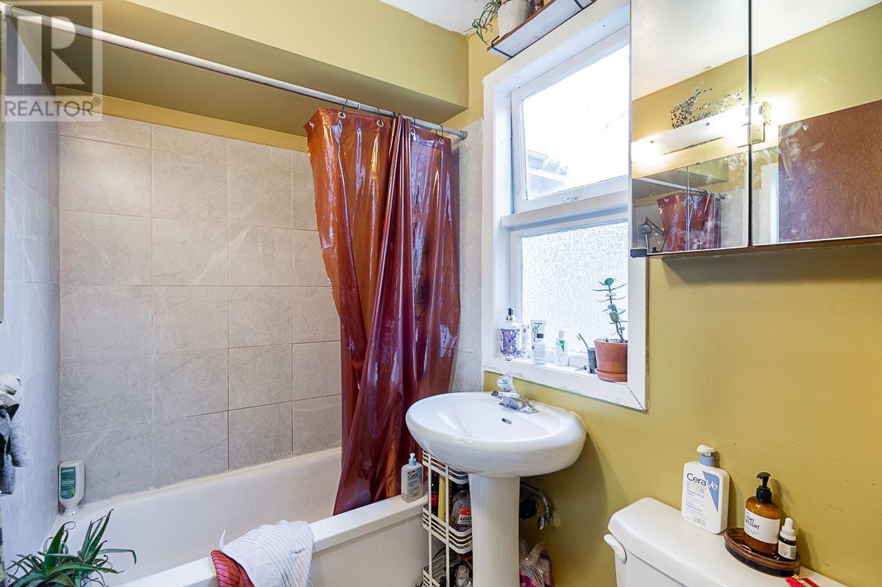 Listing Picture 8 of 22 : 3539 HULL STREET, Vancouver / 溫哥華 - 魯藝地產 Yvonne Lu Group - MLS Medallion Club Member