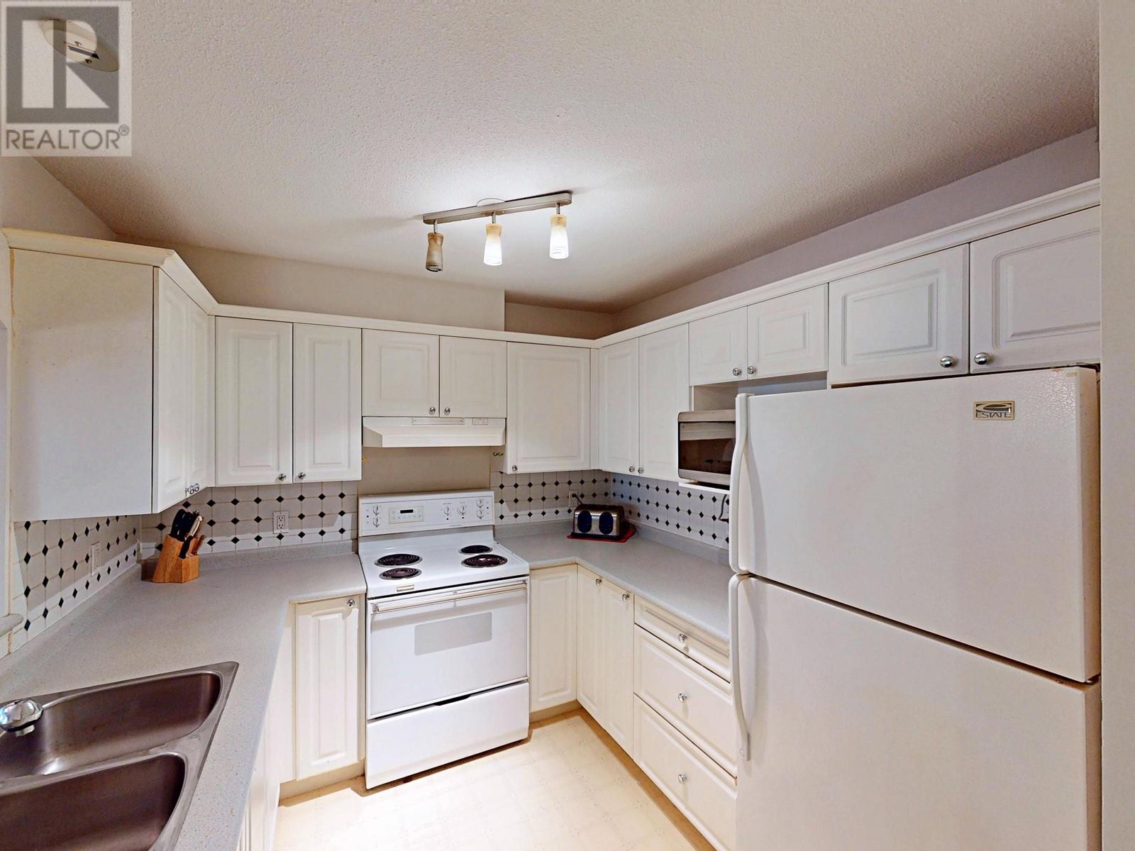 201 2970 Princess Crescent, Coquitlam, British Columbia  V3B 7N3 - Photo 4 - R2961727