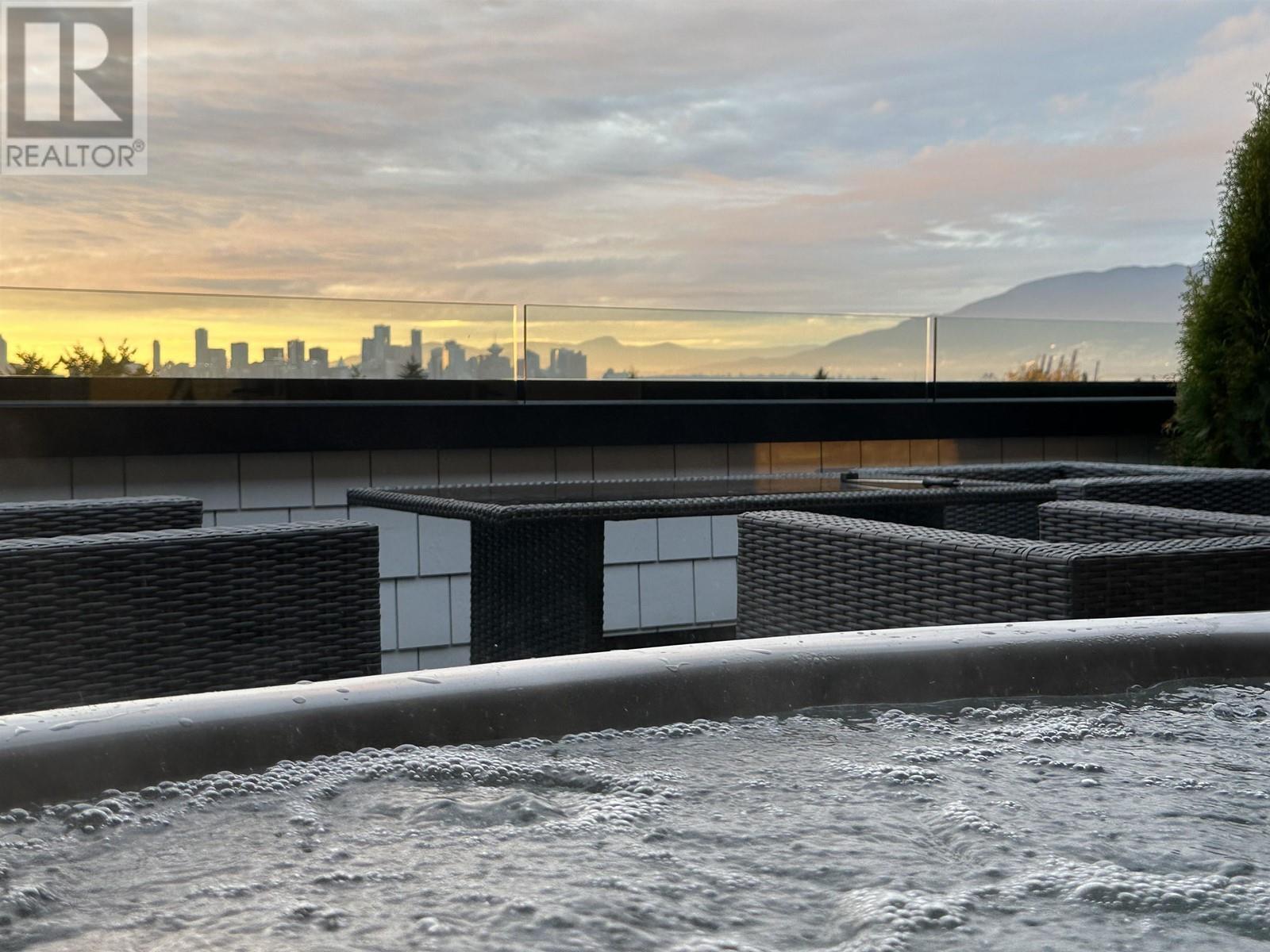 Listing Picture 11 of 40 : 2028 E 4TH AVENUE, Vancouver / 溫哥華 - 魯藝地產 Yvonne Lu Group - MLS Medallion Club Member