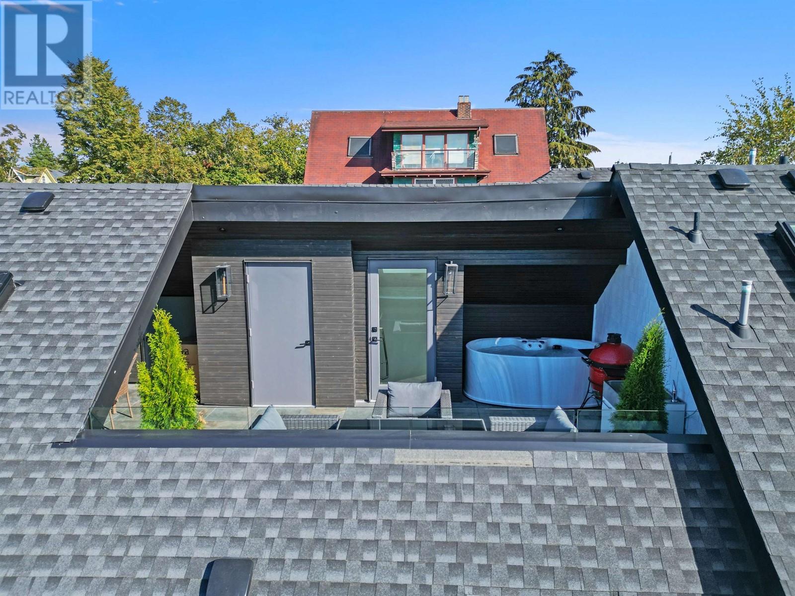 Listing Picture 15 of 40 : 2028 E 4TH AVENUE, Vancouver / 溫哥華 - 魯藝地產 Yvonne Lu Group - MLS Medallion Club Member