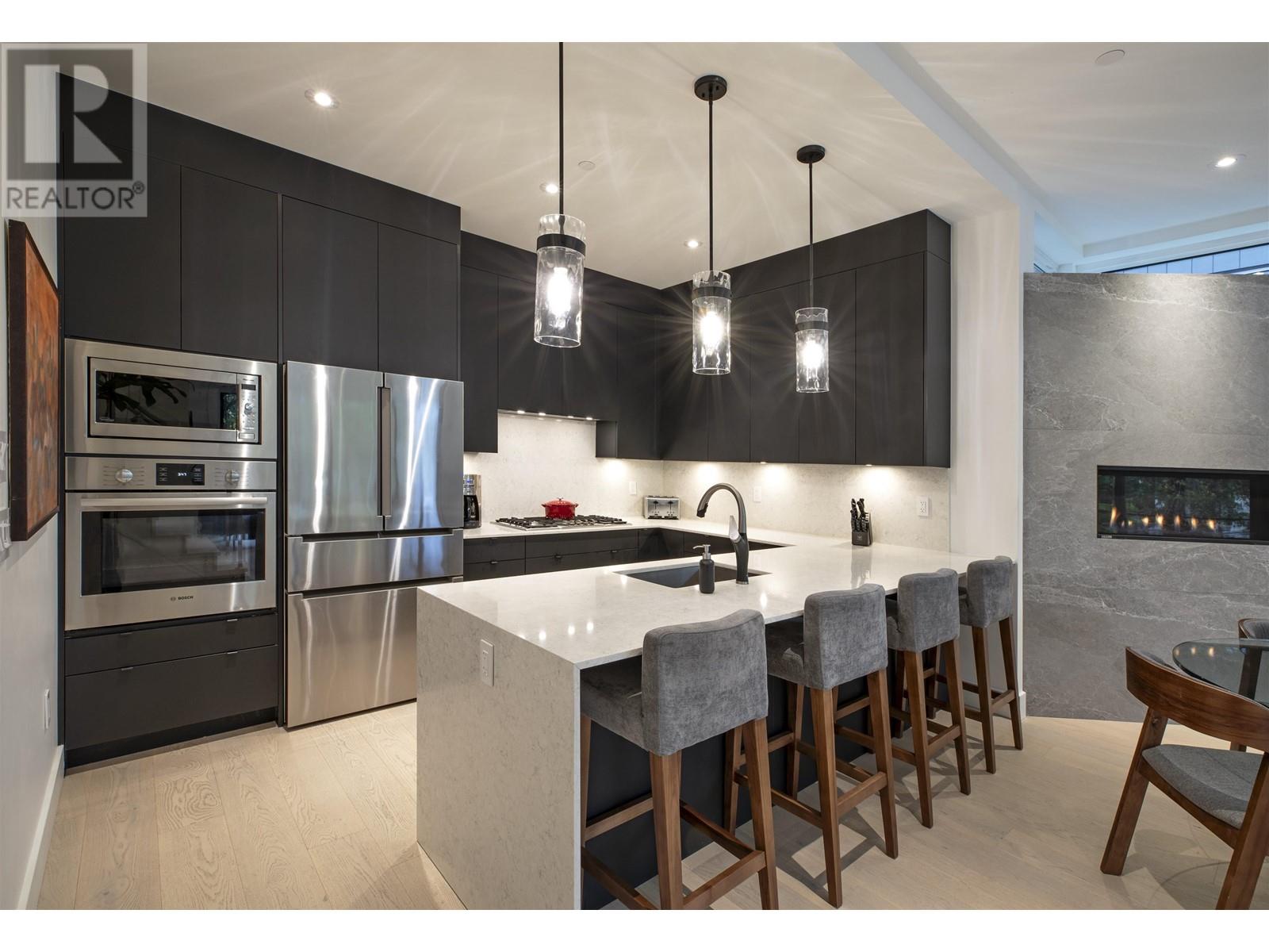 Listing Picture 18 of 40 : 2028 E 4TH AVENUE, Vancouver / 溫哥華 - 魯藝地產 Yvonne Lu Group - MLS Medallion Club Member