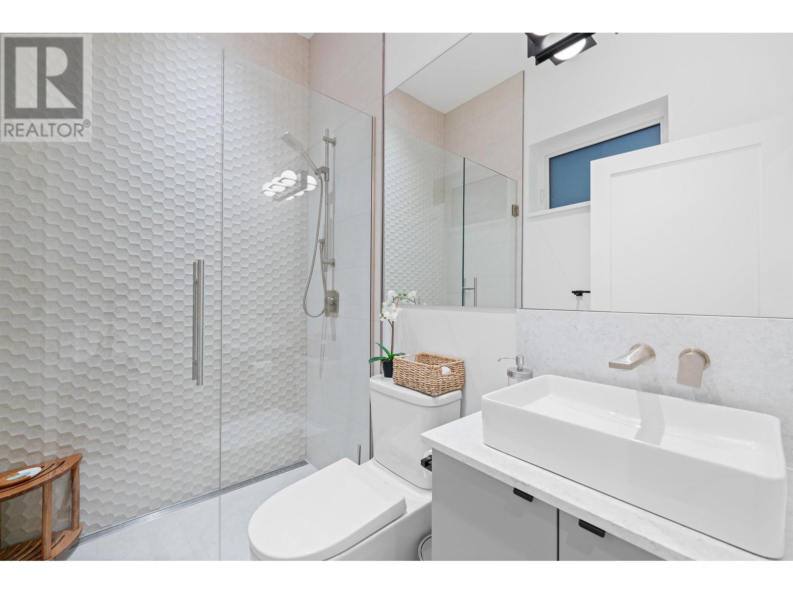 Listing Picture 28 of 40 : 2028 E 4TH AVENUE, Vancouver / 溫哥華 - 魯藝地產 Yvonne Lu Group - MLS Medallion Club Member