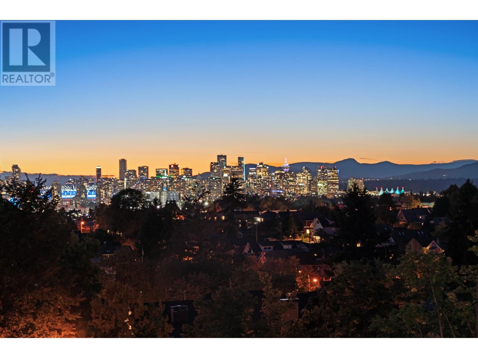 Listing Picture 3 of 40 : 2028 E 4TH AVENUE, Vancouver / 溫哥華 - 魯藝地產 Yvonne Lu Group - MLS Medallion Club Member