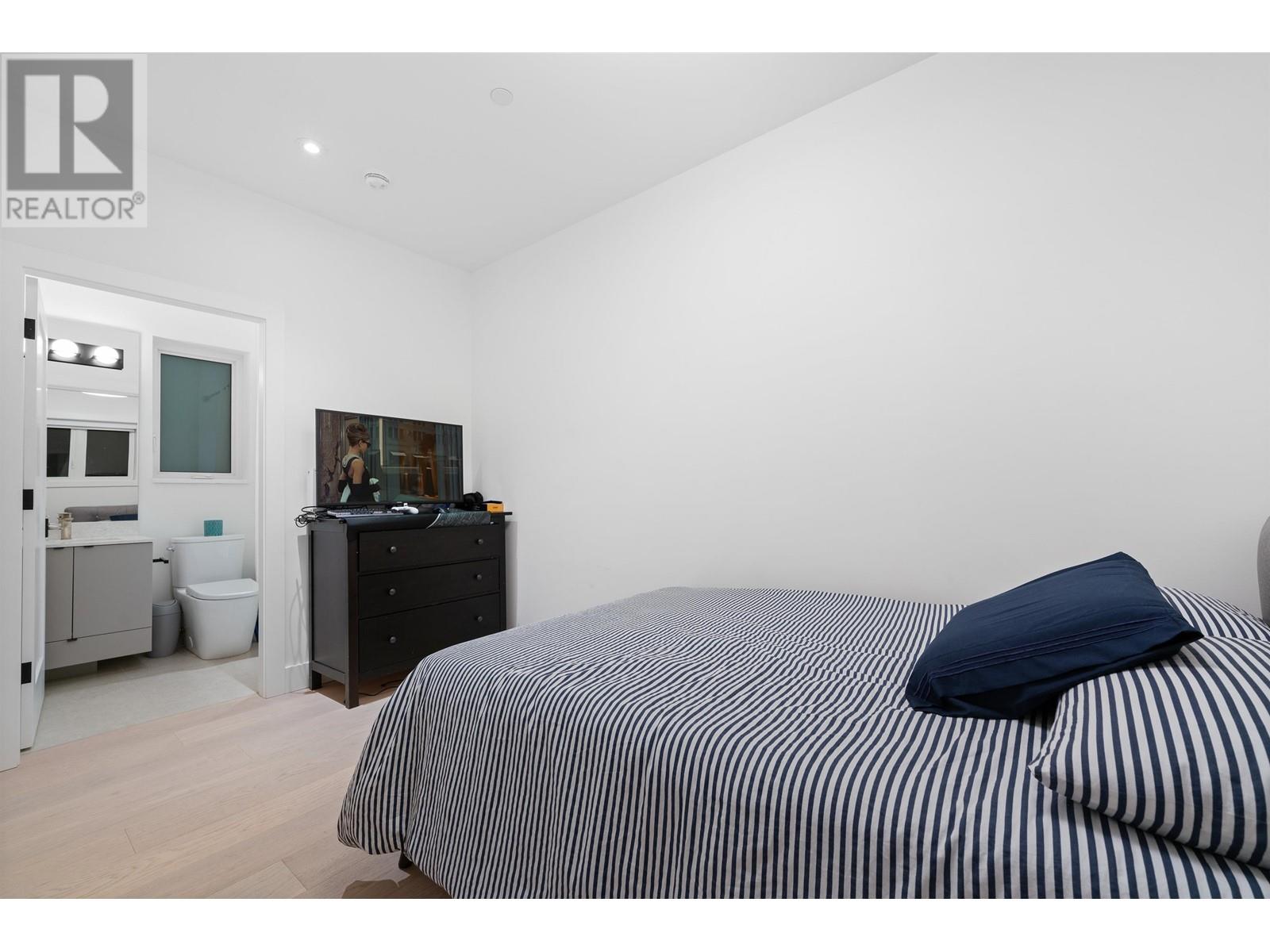 Listing Picture 30 of 40 : 2028 E 4TH AVENUE, Vancouver / 溫哥華 - 魯藝地產 Yvonne Lu Group - MLS Medallion Club Member