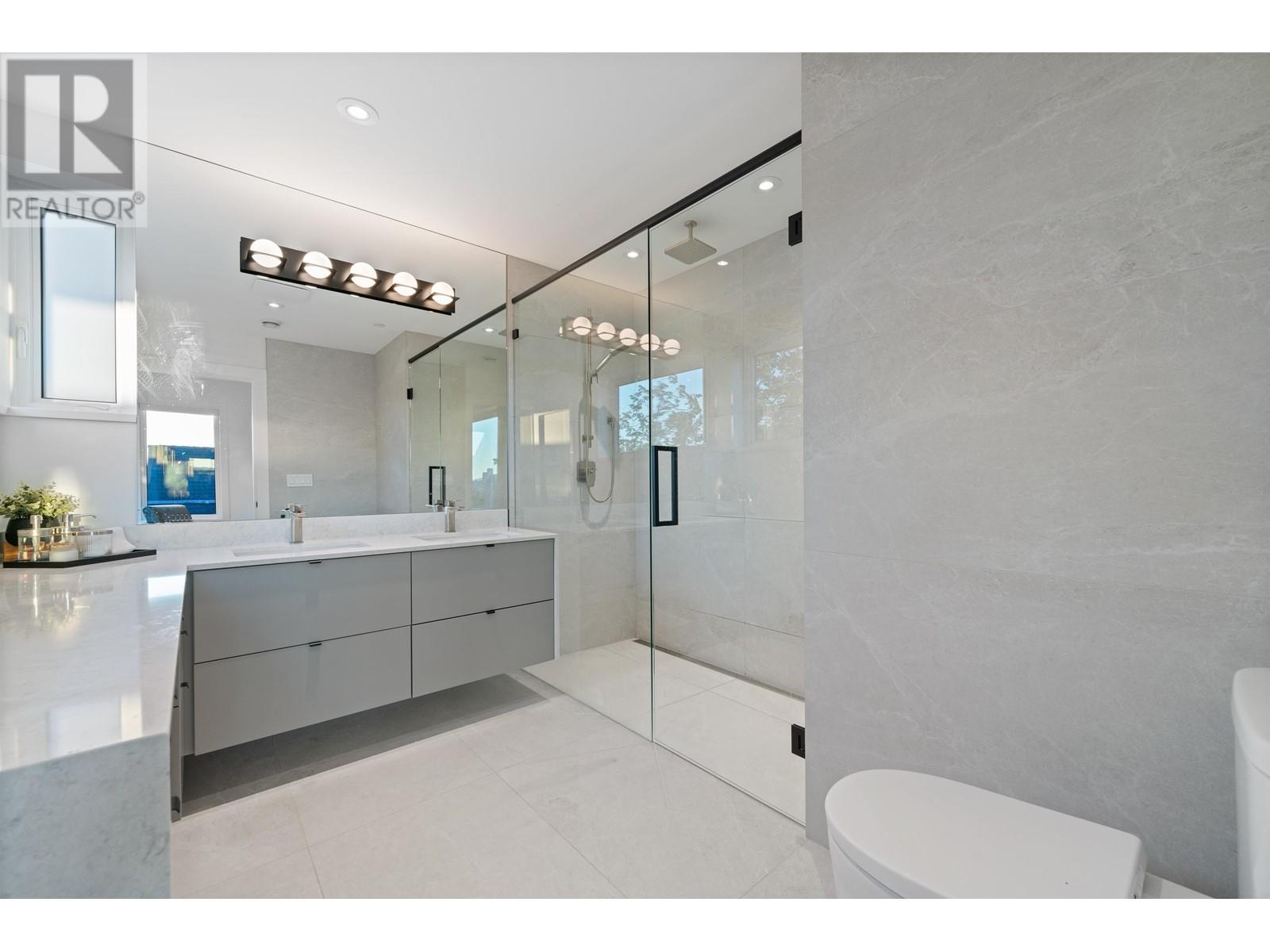 Listing Picture 32 of 40 : 2028 E 4TH AVENUE, Vancouver / 溫哥華 - 魯藝地產 Yvonne Lu Group - MLS Medallion Club Member