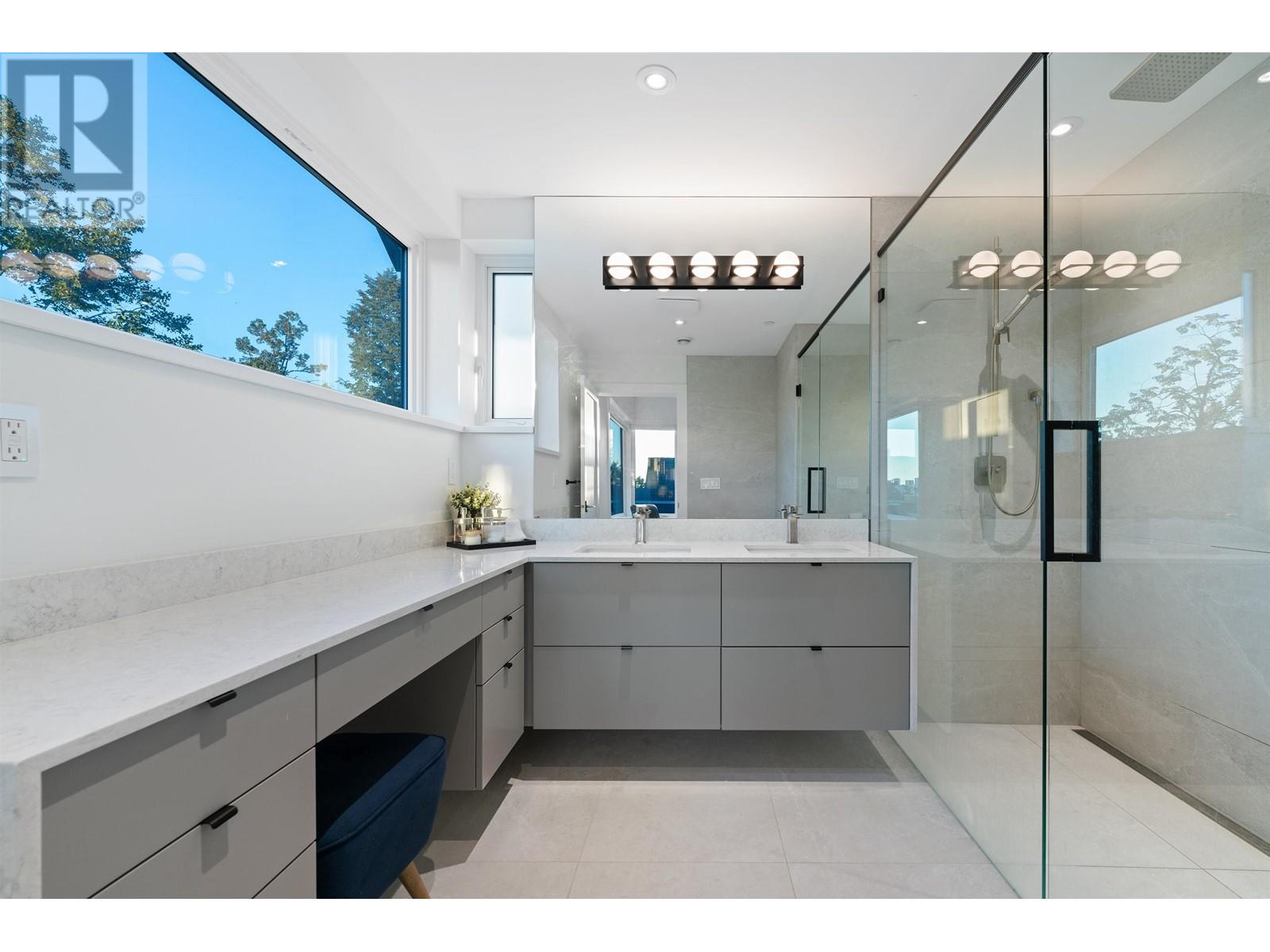 Listing Picture 33 of 40 : 2028 E 4TH AVENUE, Vancouver / 溫哥華 - 魯藝地產 Yvonne Lu Group - MLS Medallion Club Member