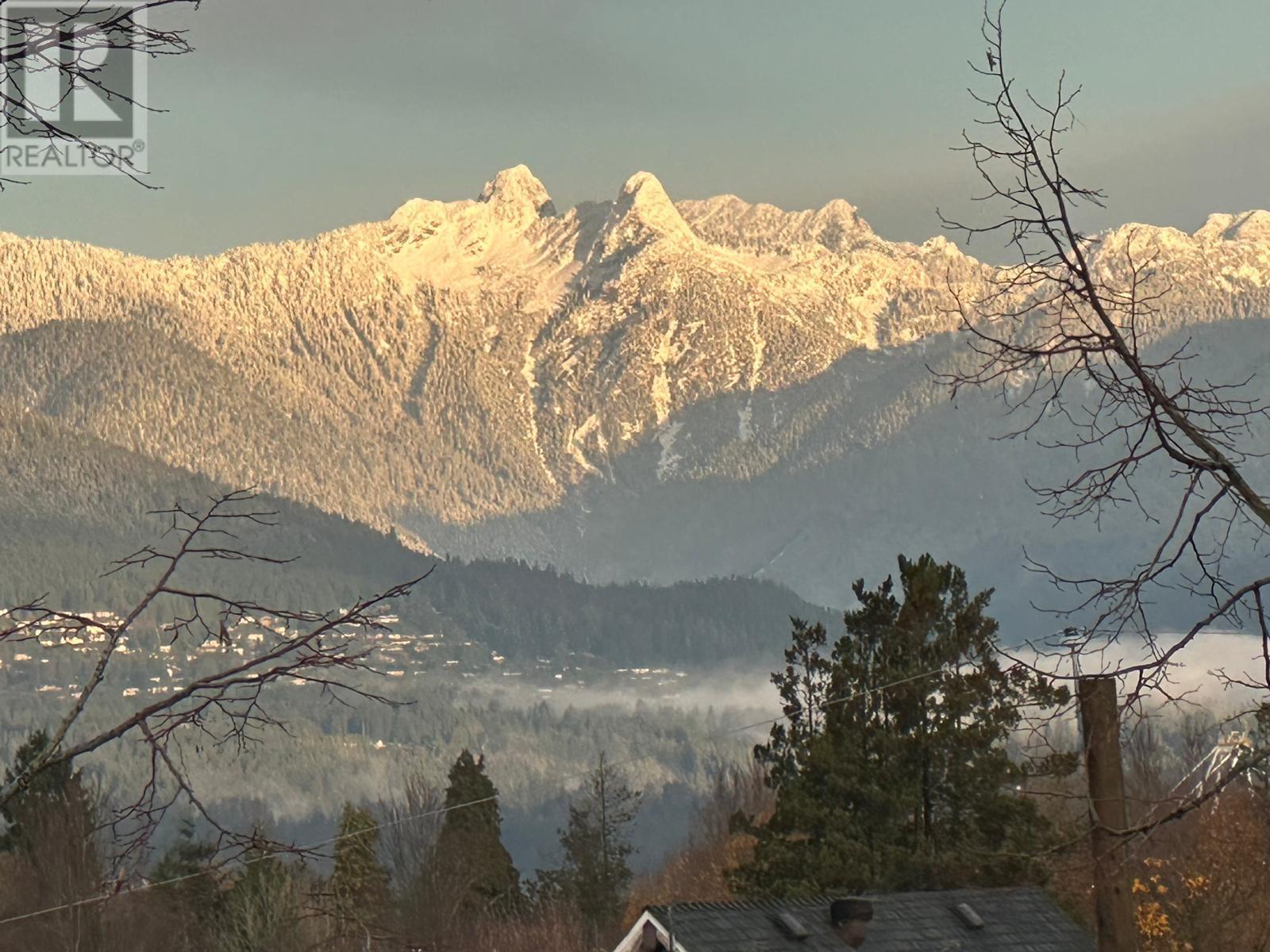 Listing Picture 34 of 40 : 2028 E 4TH AVENUE, Vancouver / 溫哥華 - 魯藝地產 Yvonne Lu Group - MLS Medallion Club Member